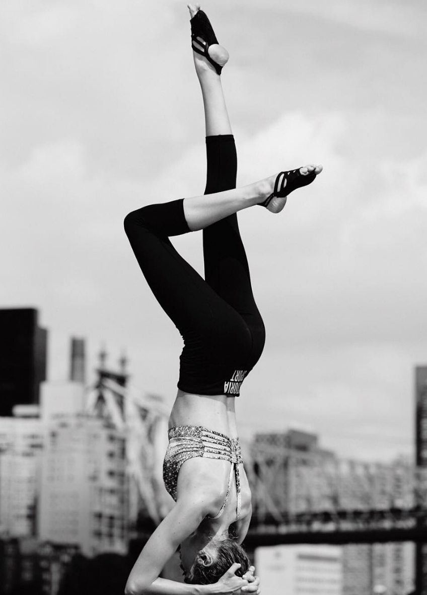 #FitnessFriday: Stella Maxwell'in İlham Veren Yoga Obsesyonu