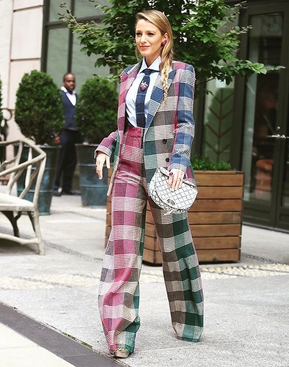 Blake Lively'nin Takım Elbise Obsesyonunun Perde Arkası