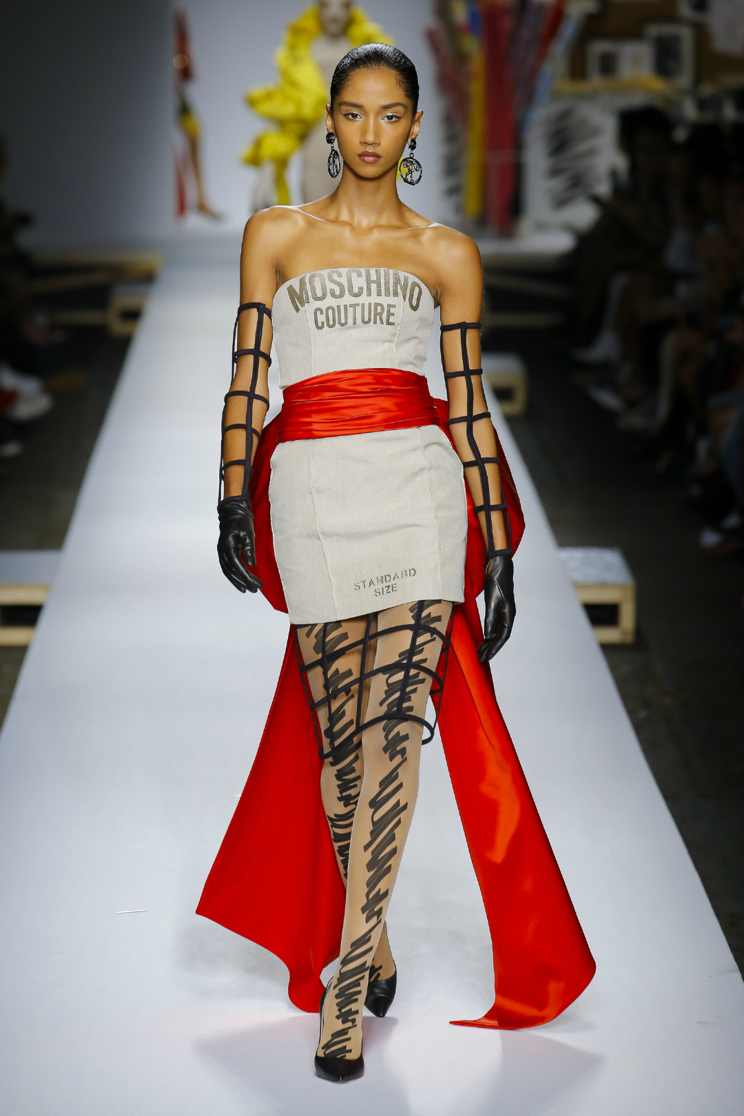 Moschino 2019 İlkbahar/Yaz