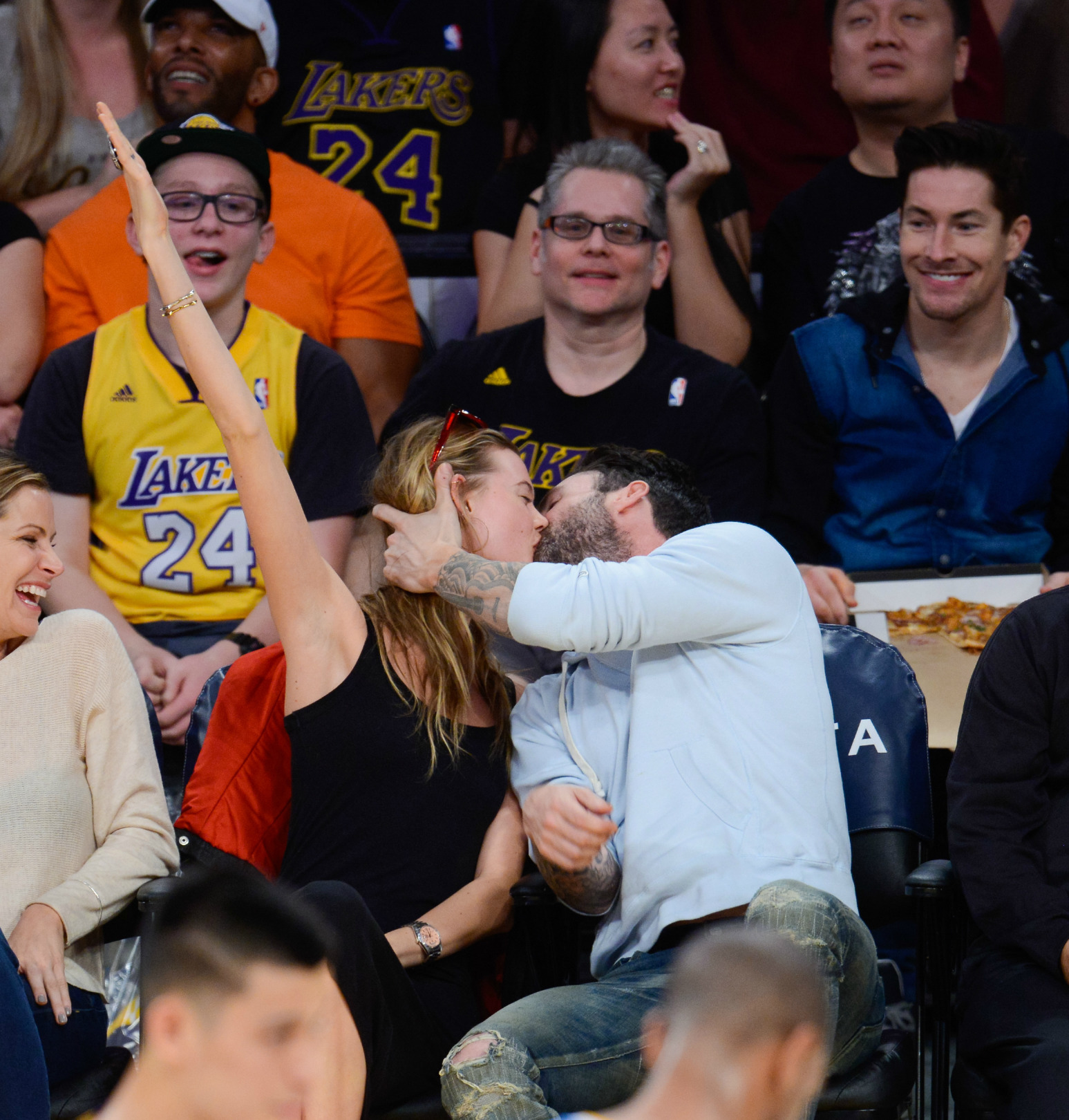 Behati Prinsloo ve Adam Levine'in Basketbol Randevusu