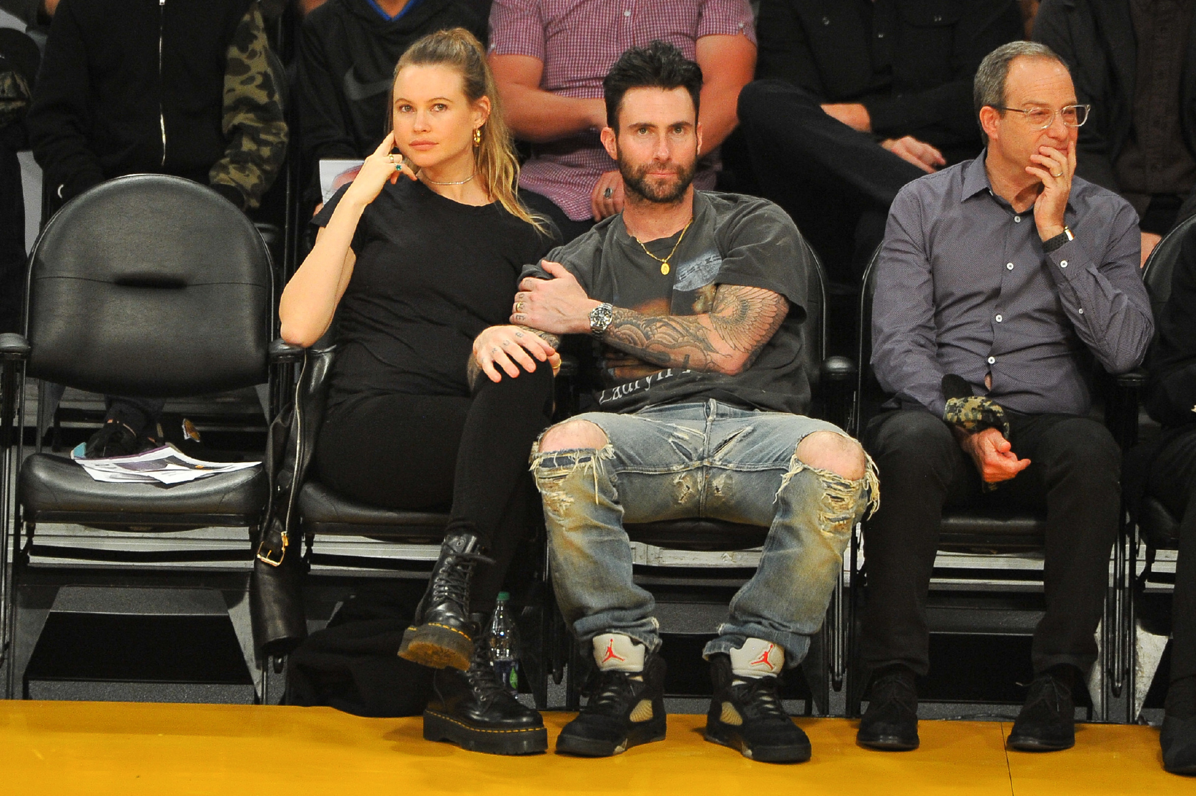 Behati Prinsloo ve Adam Levine'in Basketbol Randevusu