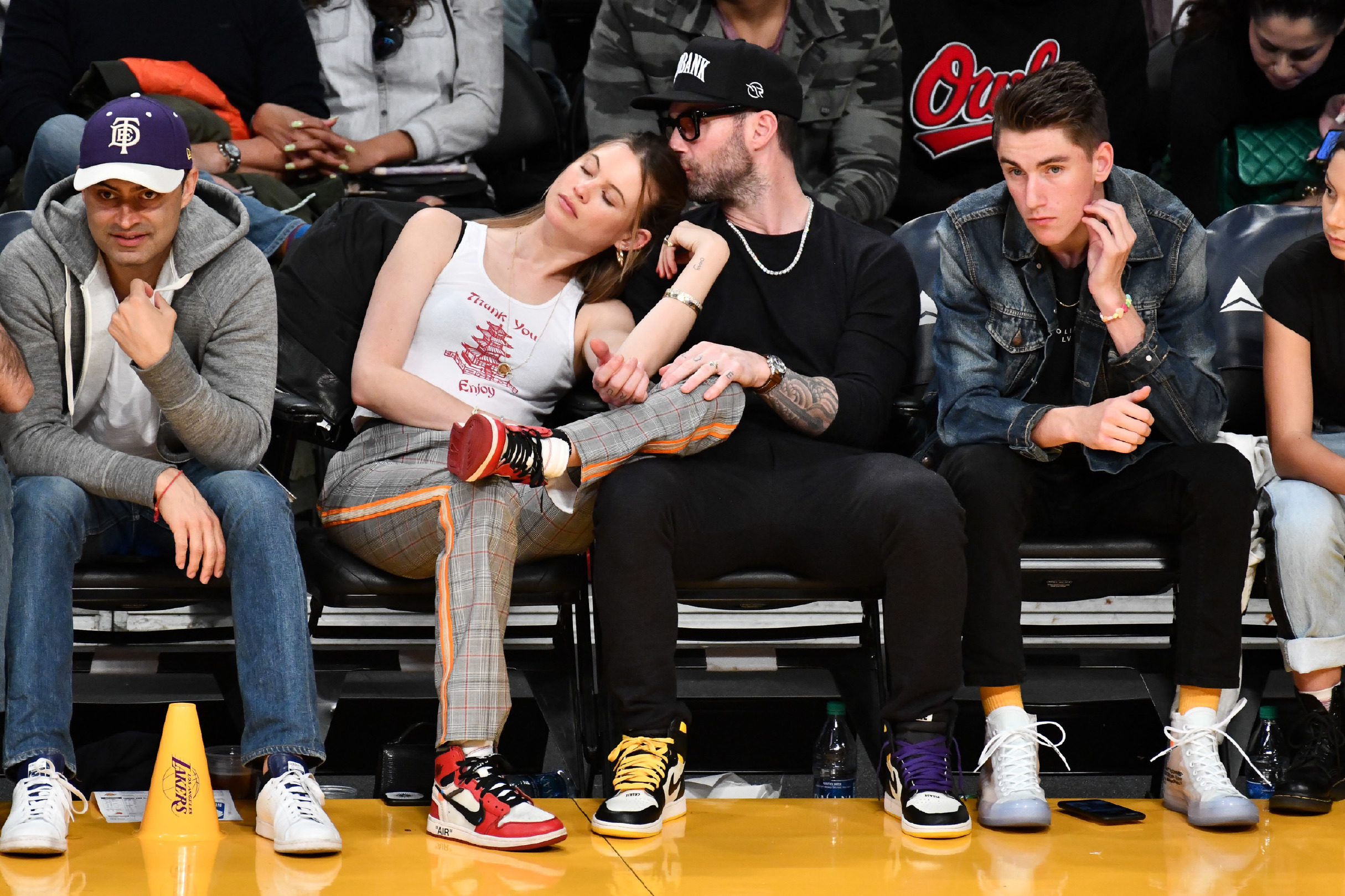 Behati Prinsloo ve Adam Levine'in Basketbol Randevusu