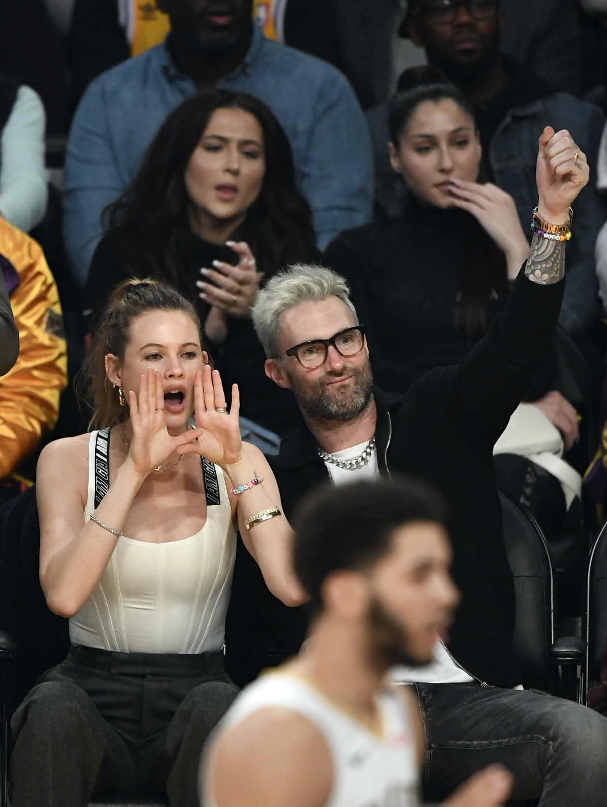 Behati Prinsloo ve Adam Levine'in Basketbol Randevusu