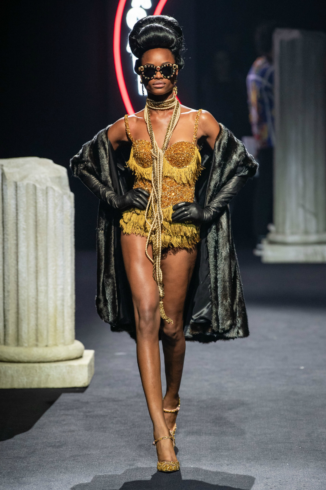 Moschino 2019-20 Sonbahar/Kış