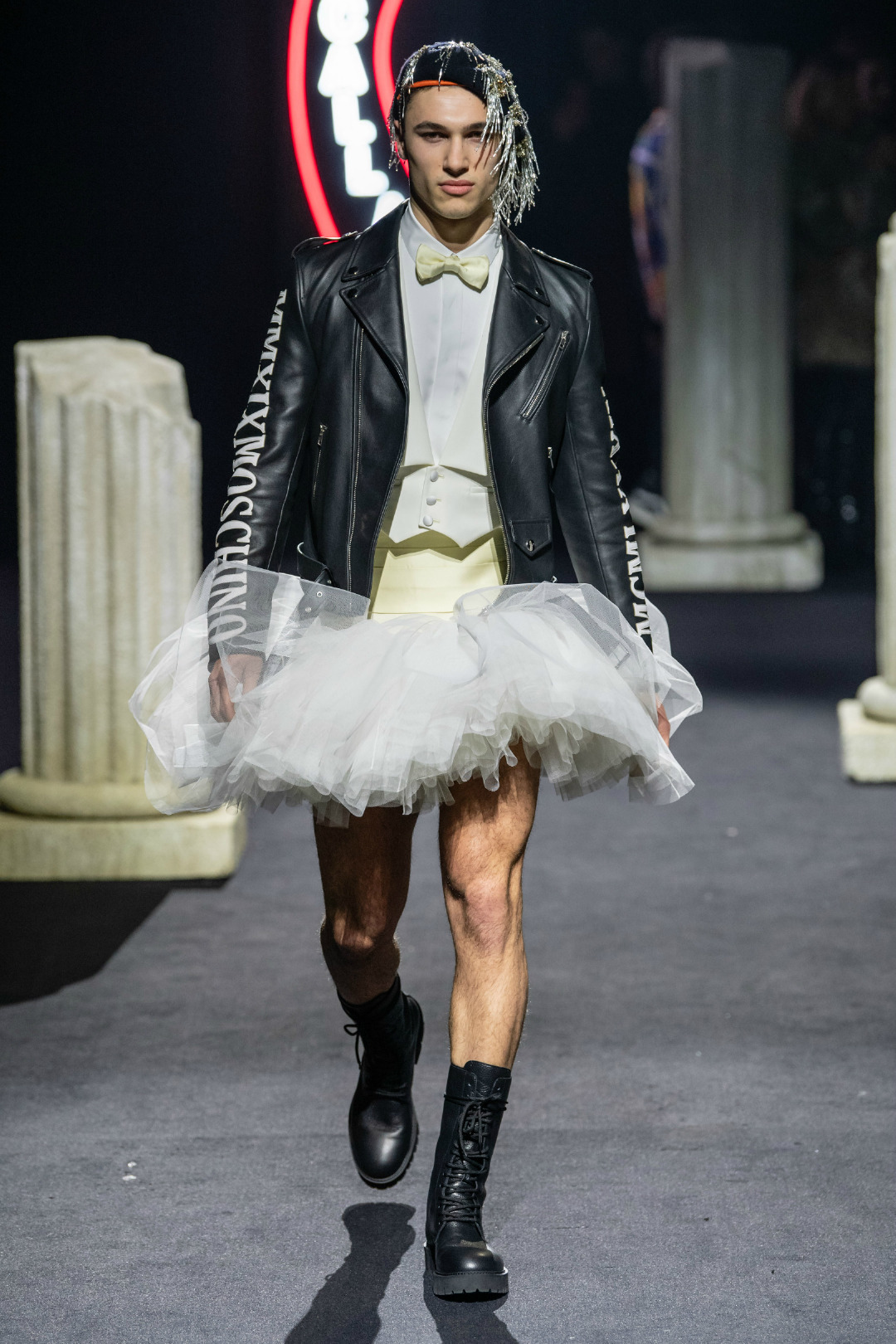 Moschino 2019-20 Sonbahar/Kış