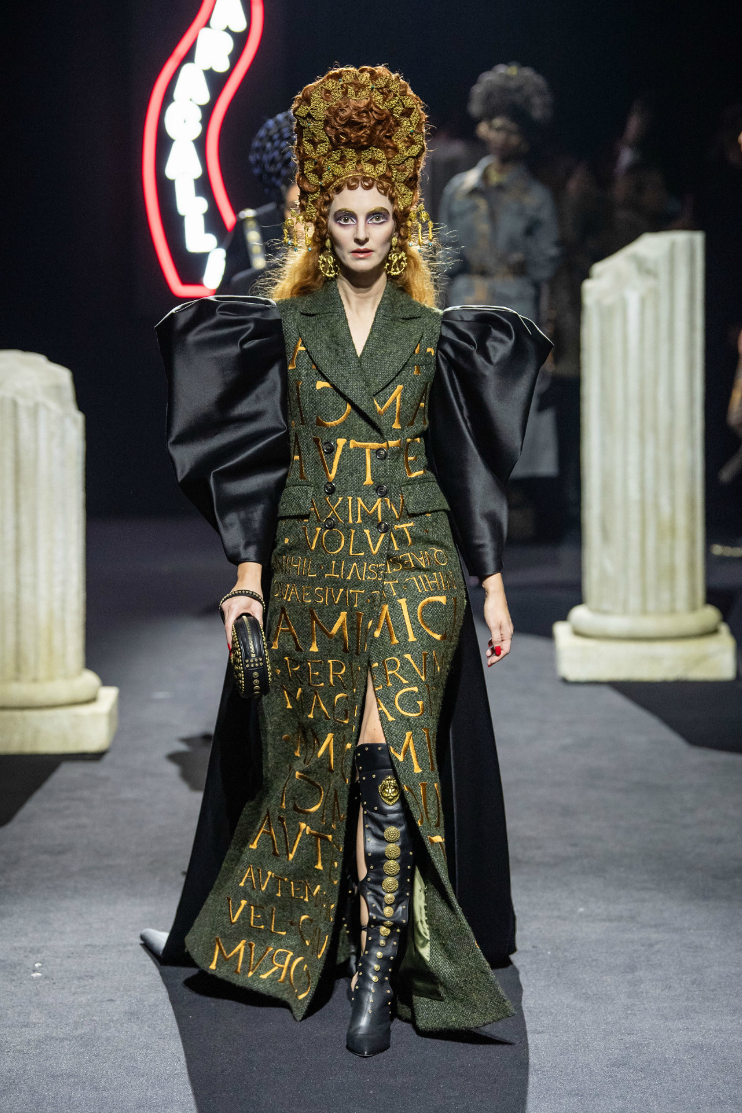 Moschino 2019-20 Sonbahar/Kış