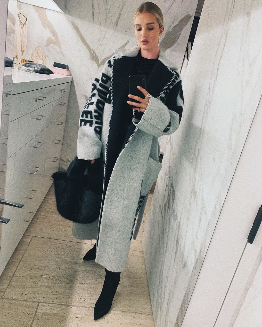 Rosie Huntington-Whiteley'in #MirrorSelfie Obsesyonu