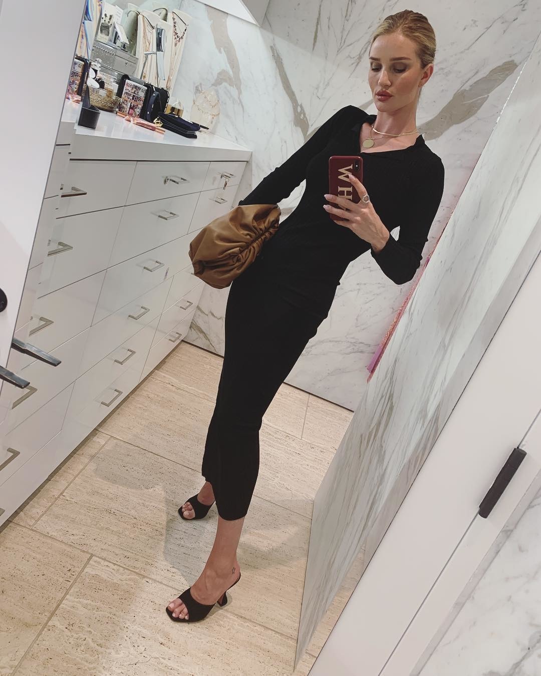 Rosie Huntington-Whiteley'in #MirrorSelfie Obsesyonu