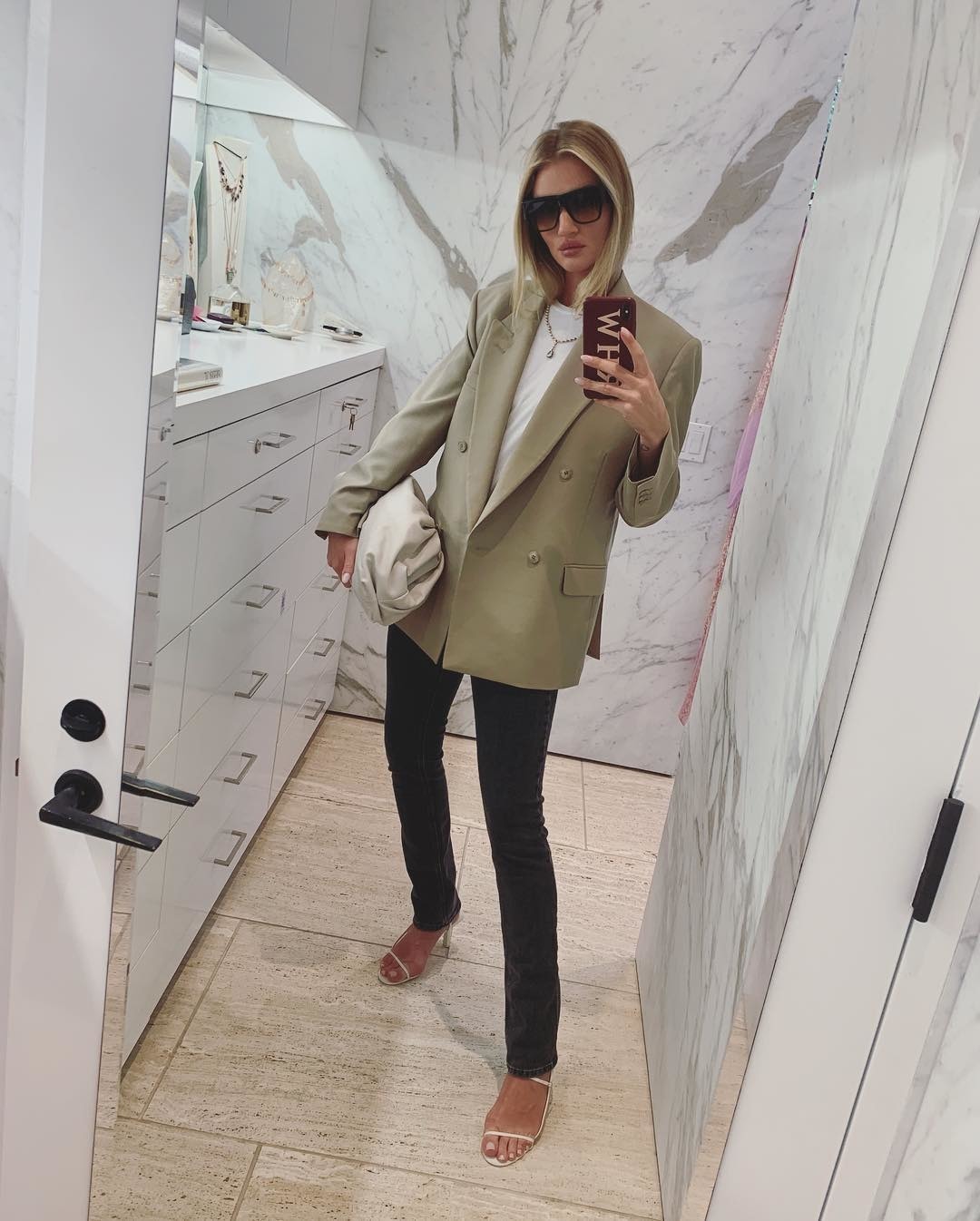 Rosie Huntington-Whiteley'in #MirrorSelfie Obsesyonu