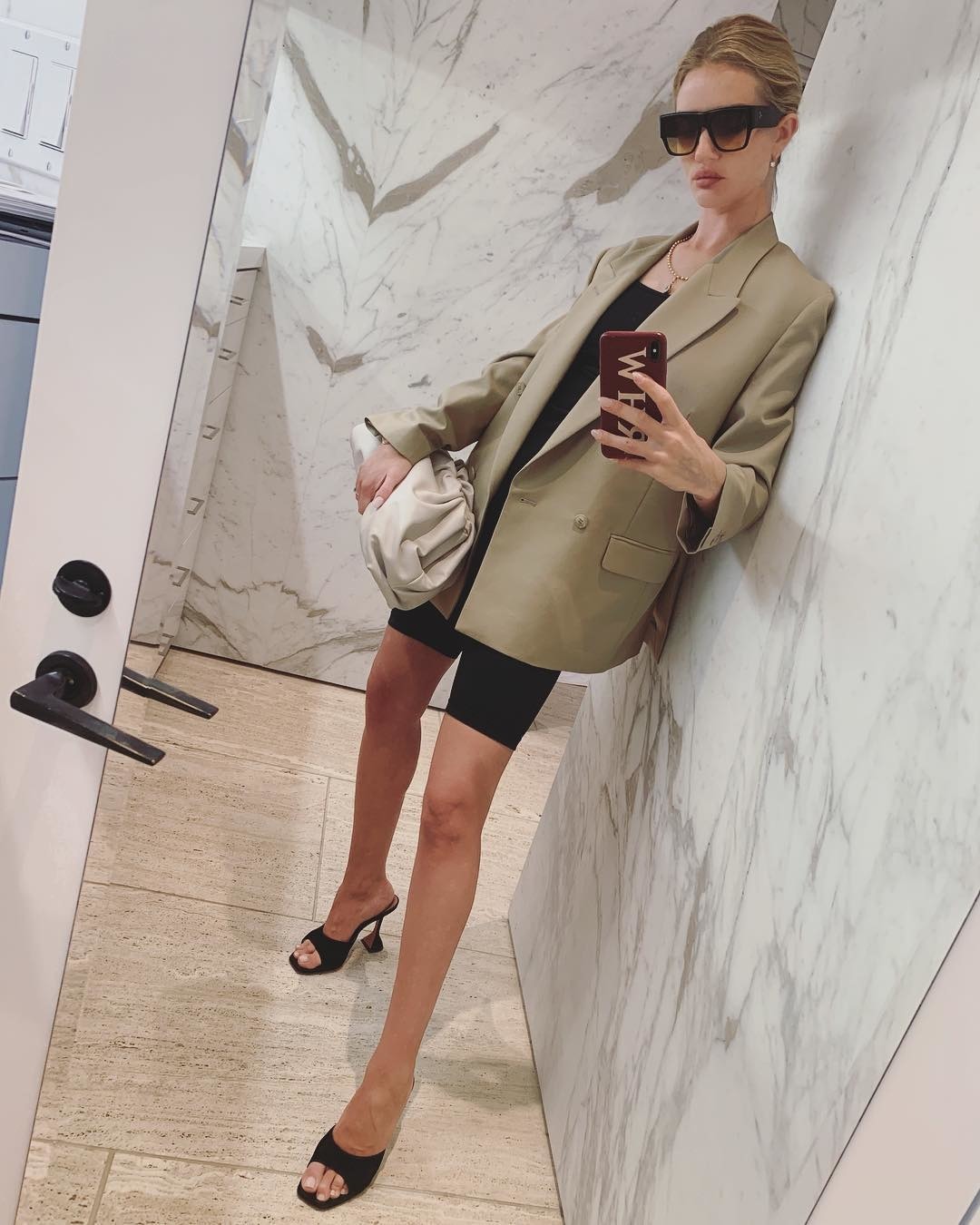 Rosie Huntington-Whiteley'in #MirrorSelfie Obsesyonu