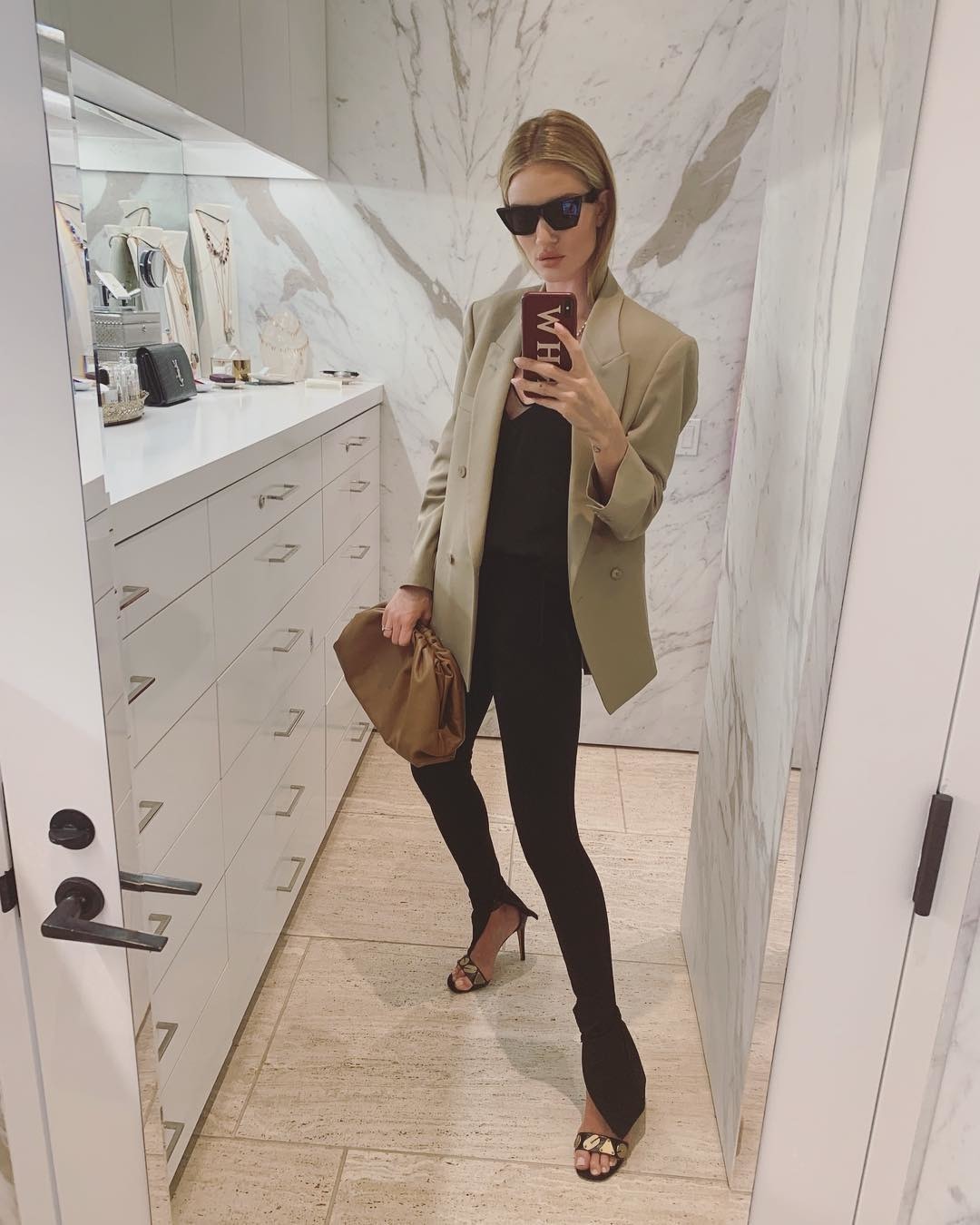 Rosie Huntington-Whiteley'in #MirrorSelfie Obsesyonu