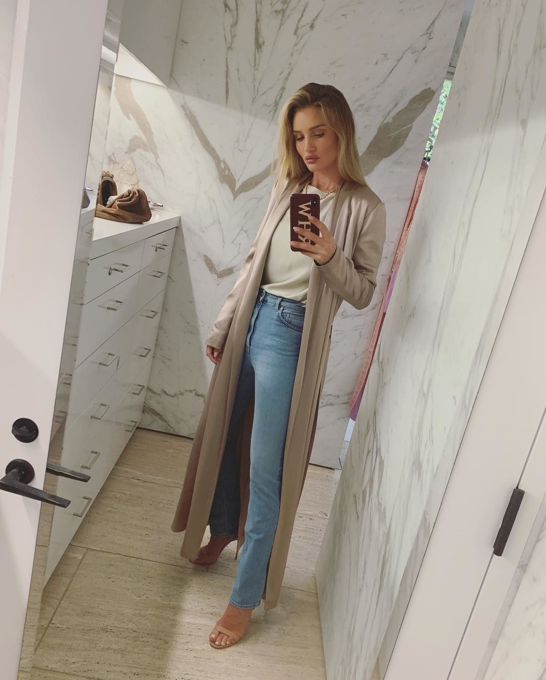 Rosie Huntington-Whiteley'in #MirrorSelfie Obsesyonu