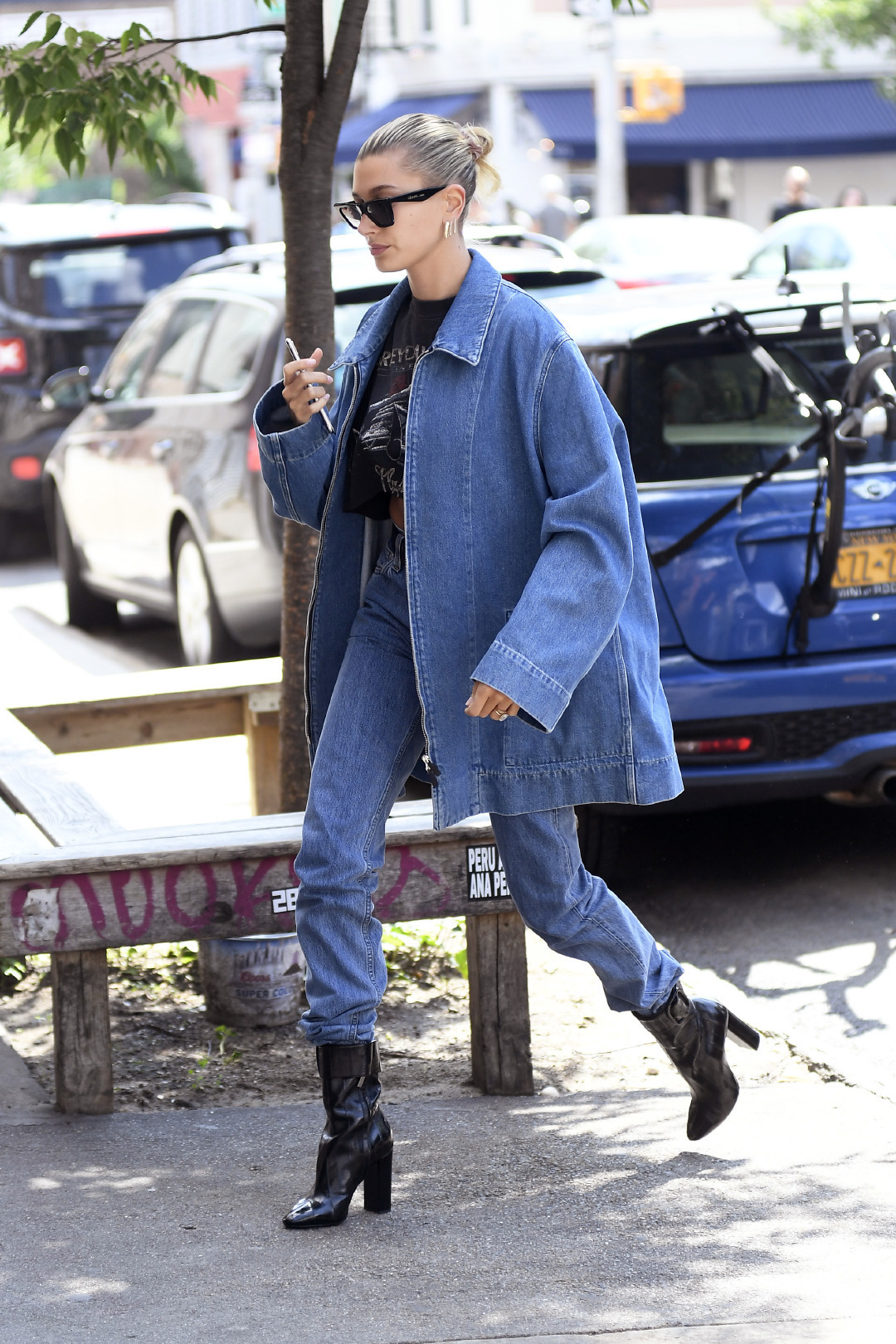 Bella Hadid'ten Hailey Baldwin'e Ünlülerin Denim Jean Obsesyonu