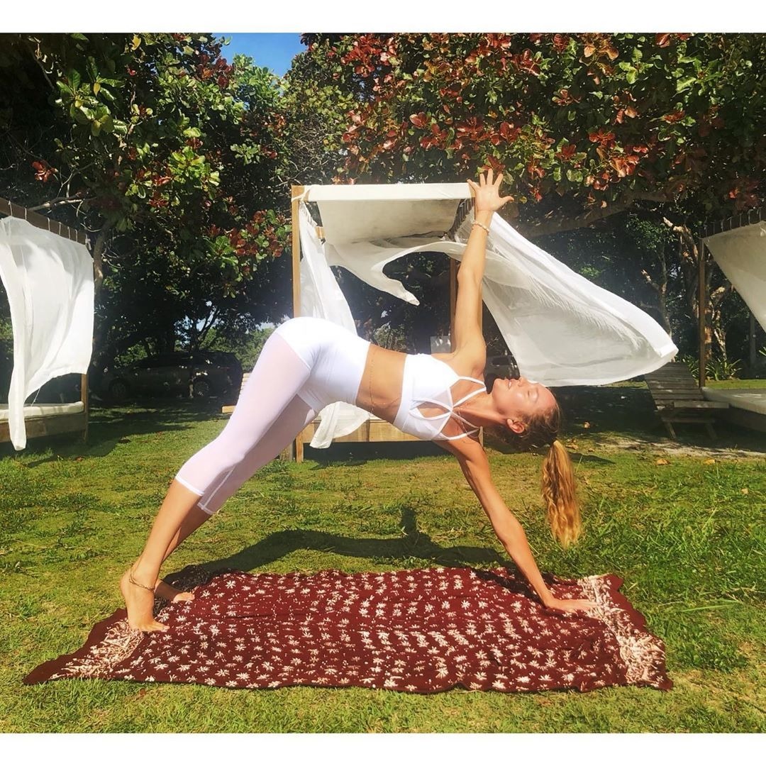 #FitnessFriday: Süpermodellerin Yoga Obsesyonu