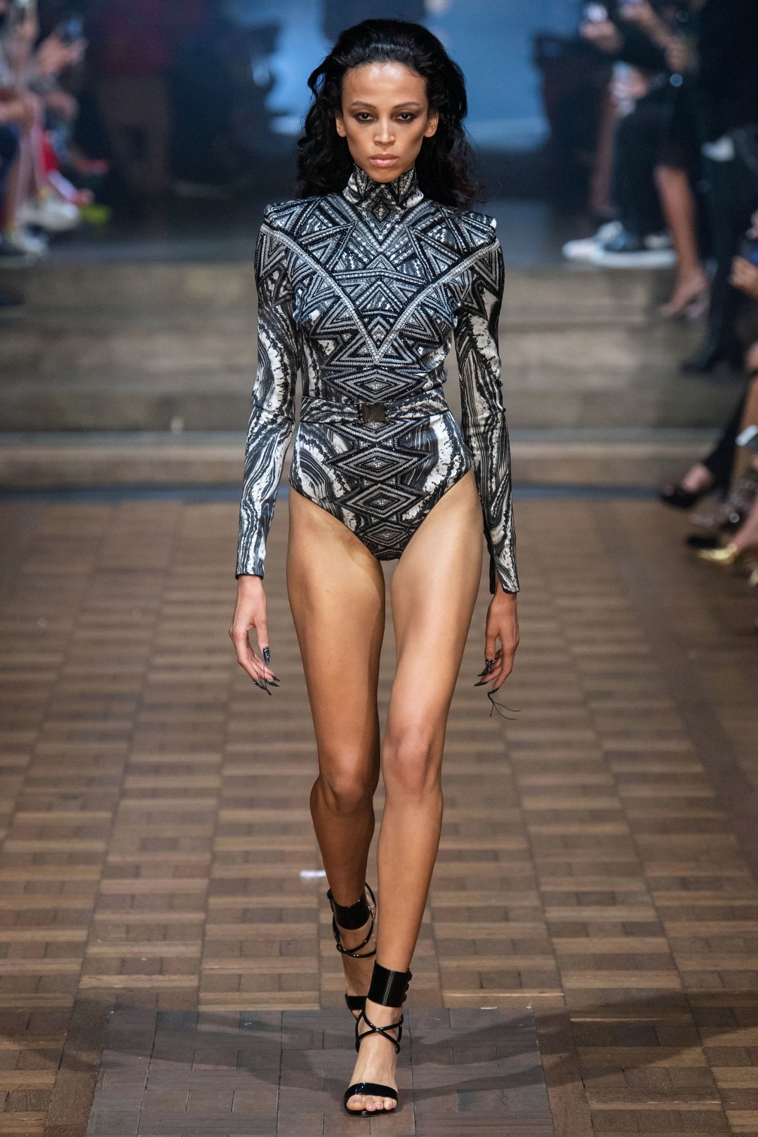 Julien Macdonald 2020 İlkbahar/Yaz