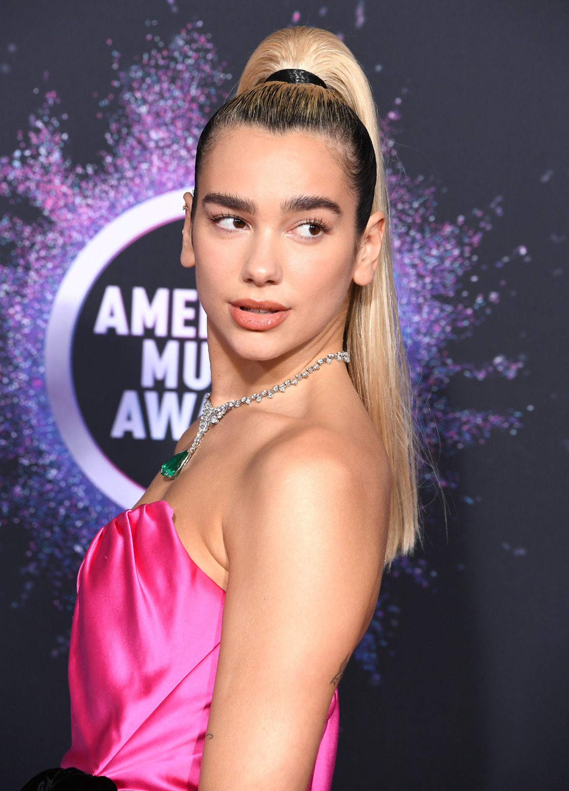 2019 American Music Awards: Gecenin En İyi Saç ve Makyajları