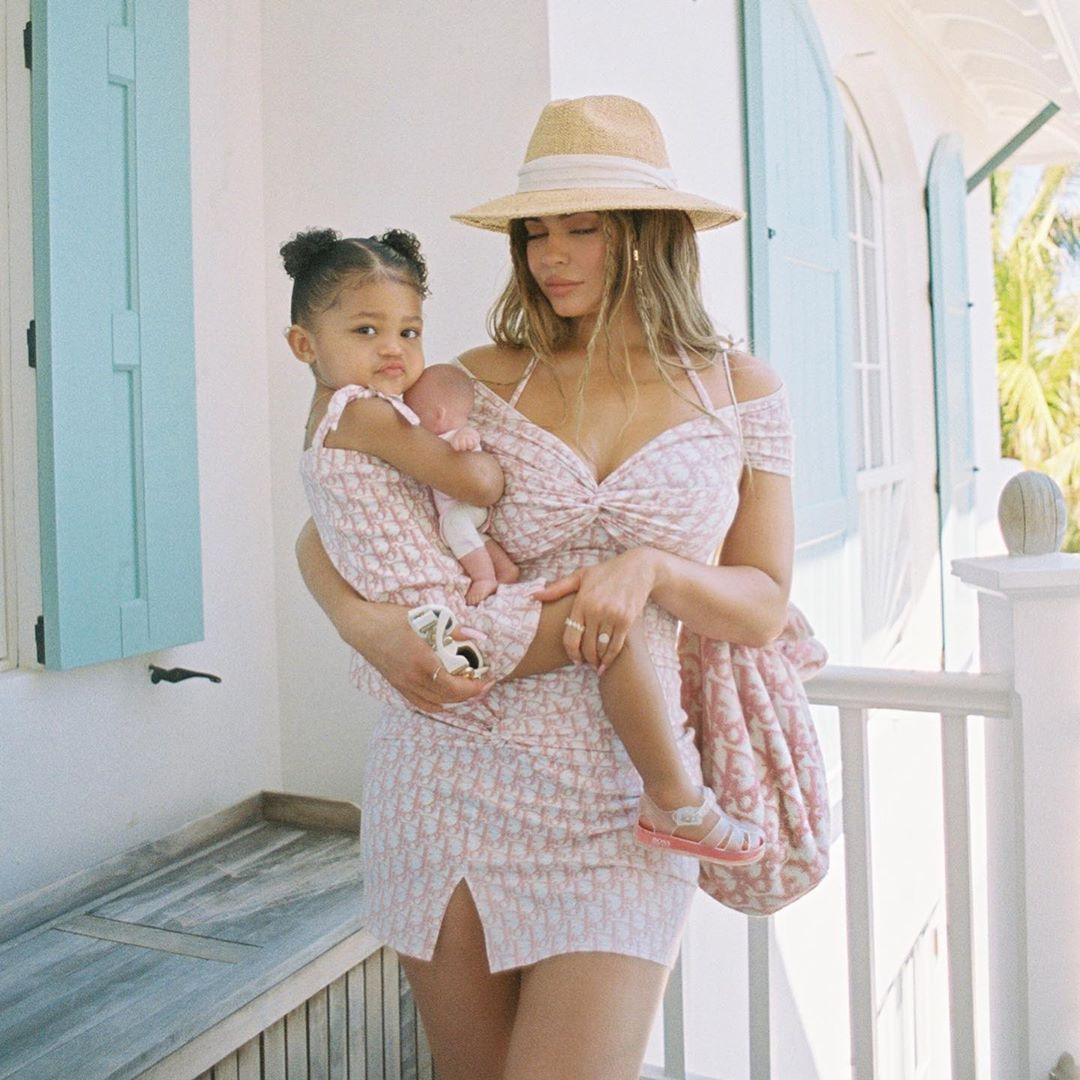 Kylie ve Kendall Jenner'ın Stil Dozu Yüksek Tatili