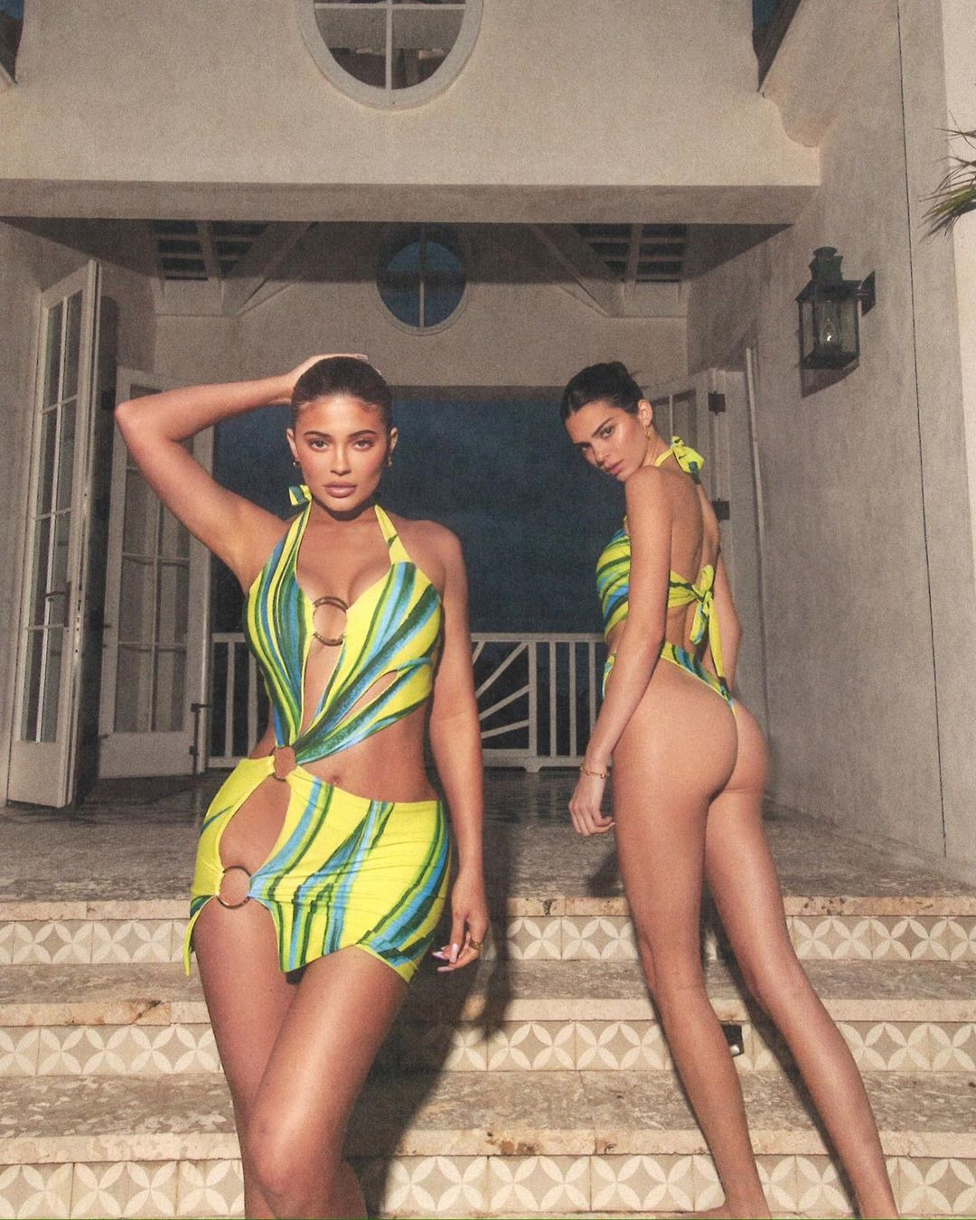 Kylie ve Kendall Jenner'ın Stil Dozu Yüksek Tatili