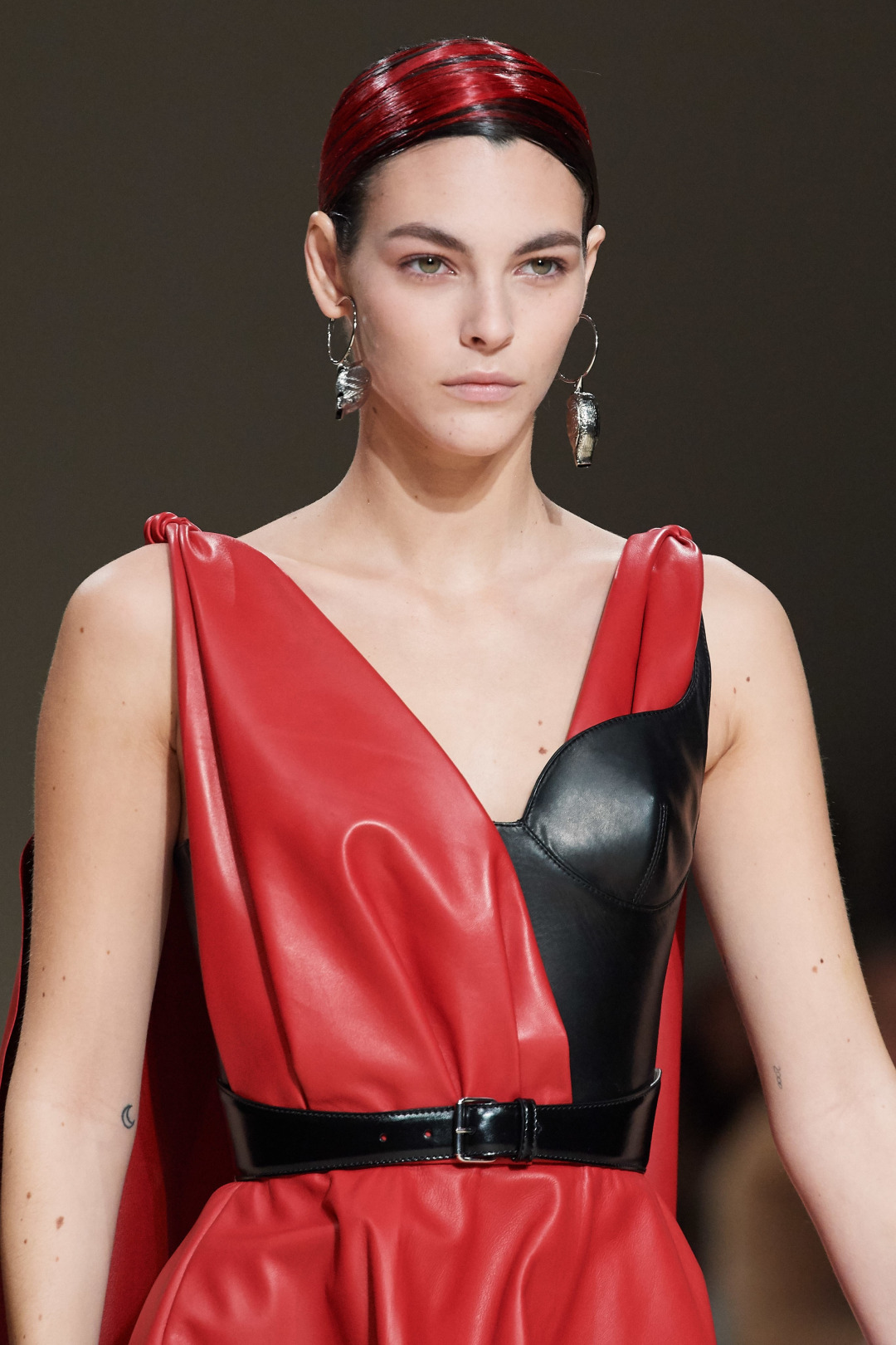 Paris Moda Haftası'nın Güzellik Görünümleri