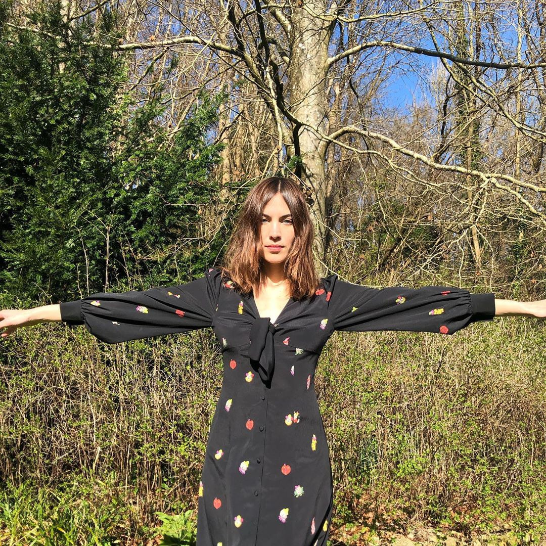 Alexa Chung'ın Konforlu ve Yaratıcı Ev Hali
