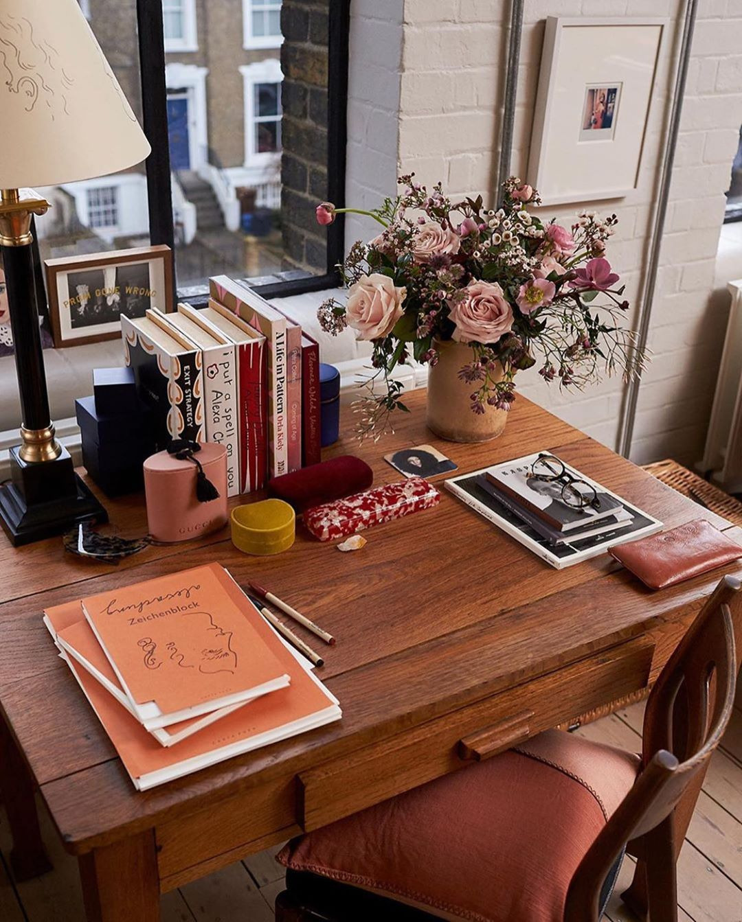 Alexa Chung'ın Konforlu ve Yaratıcı Ev Hali