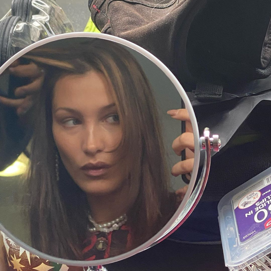 Bella Hadid Uzun Saçların Çekim Alanında