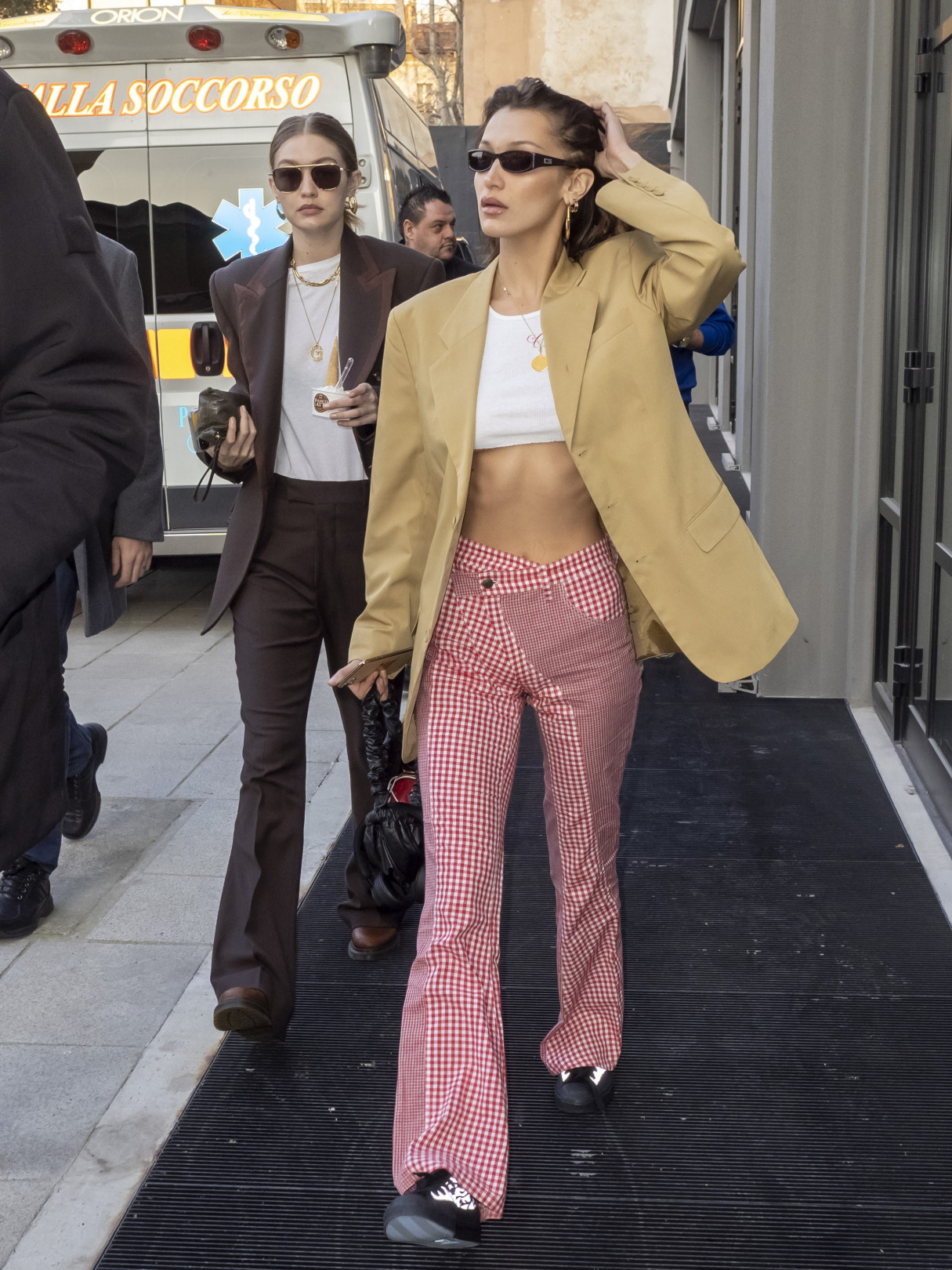 Bella Hadid Ve 2020'ye Damgasını Vuran Sokak Stili