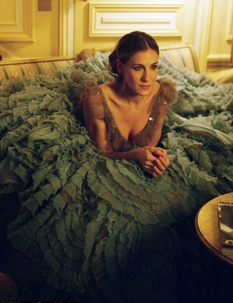 Carrie Bradshaw'un 10 İkonik Moda Anı