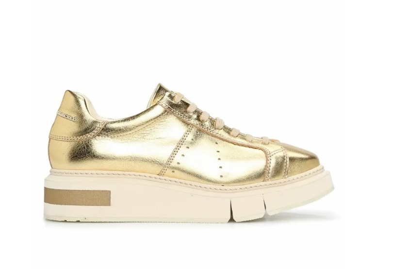 Işıltılı Sneakerlar Yeniden Sahnede