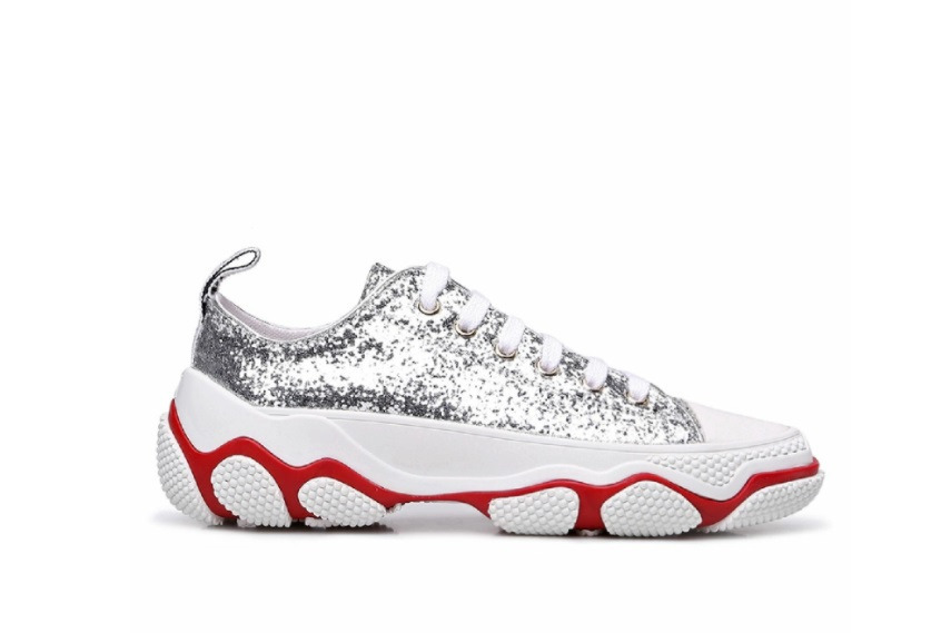 Işıltılı Sneakerlar Yeniden Sahnede