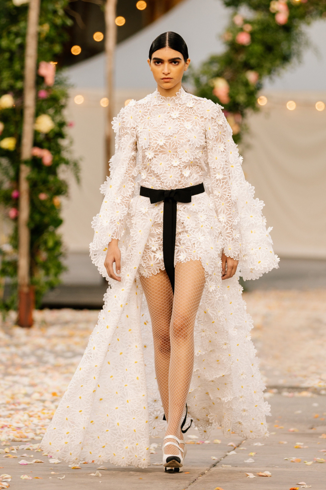 Paris Haute Couture Moda Haftası'ndan Öne Çıkan 14 Gelinlik