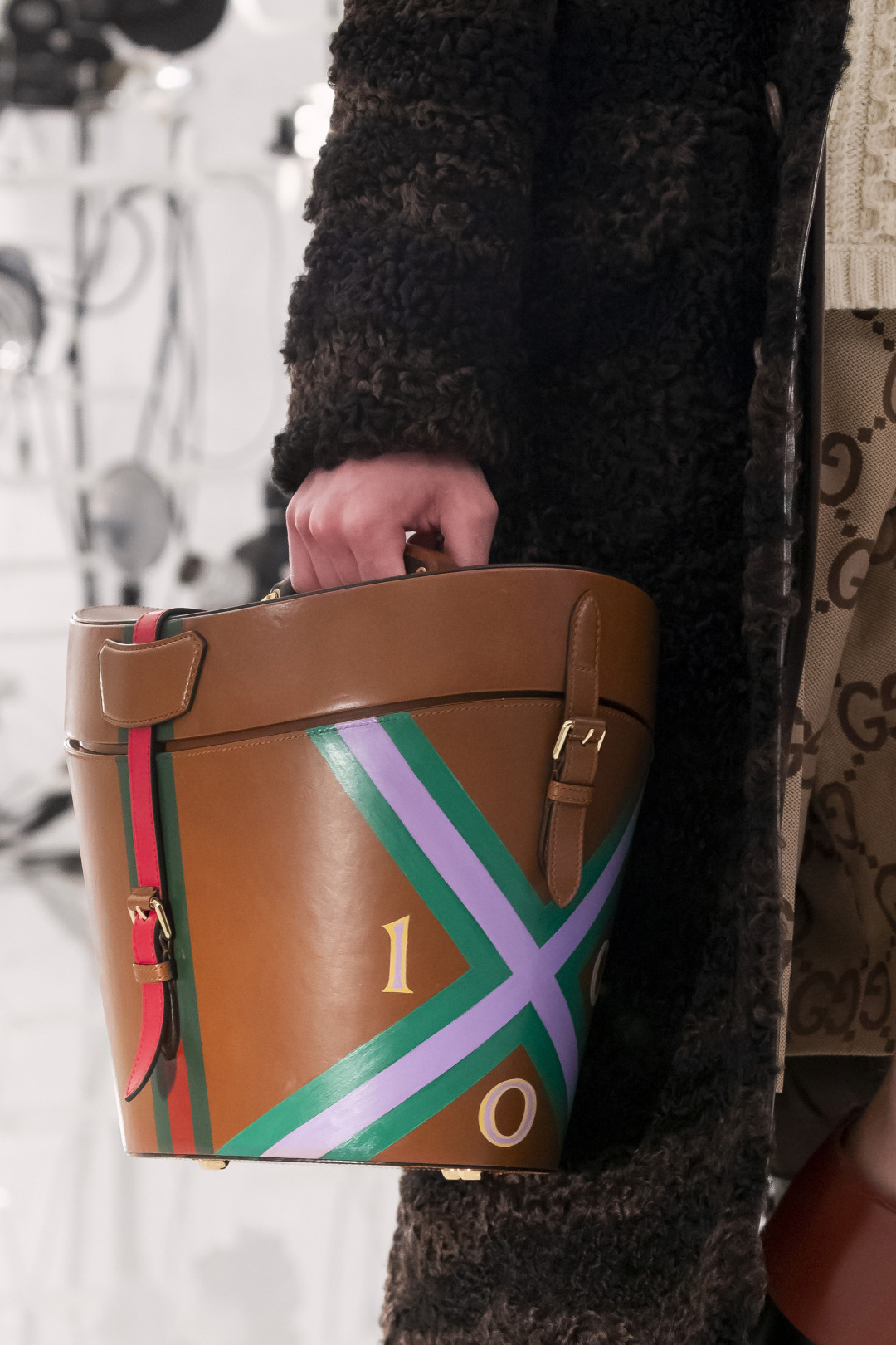 Gucci 'Aria' Defilesinin Dikkat Çeken Aksesuarları