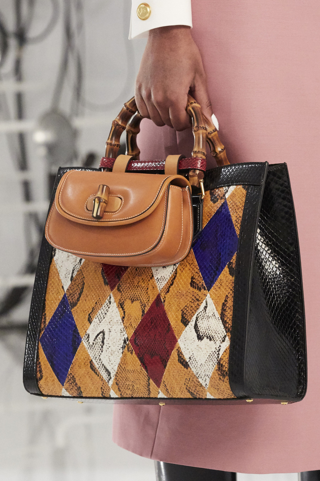 Gucci 'Aria' Defilesinin Dikkat Çeken Aksesuarları