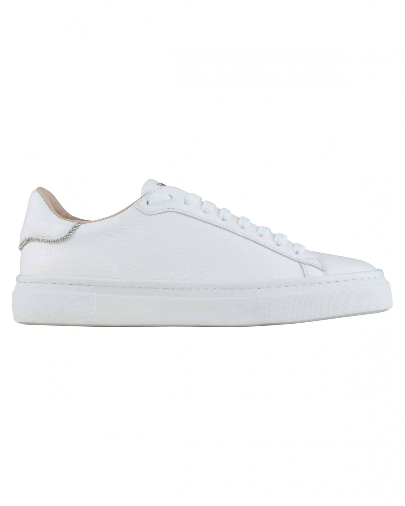 Baharda Vazgeçilmeziniz Olacak 10 Beyaz Sneaker Modeli