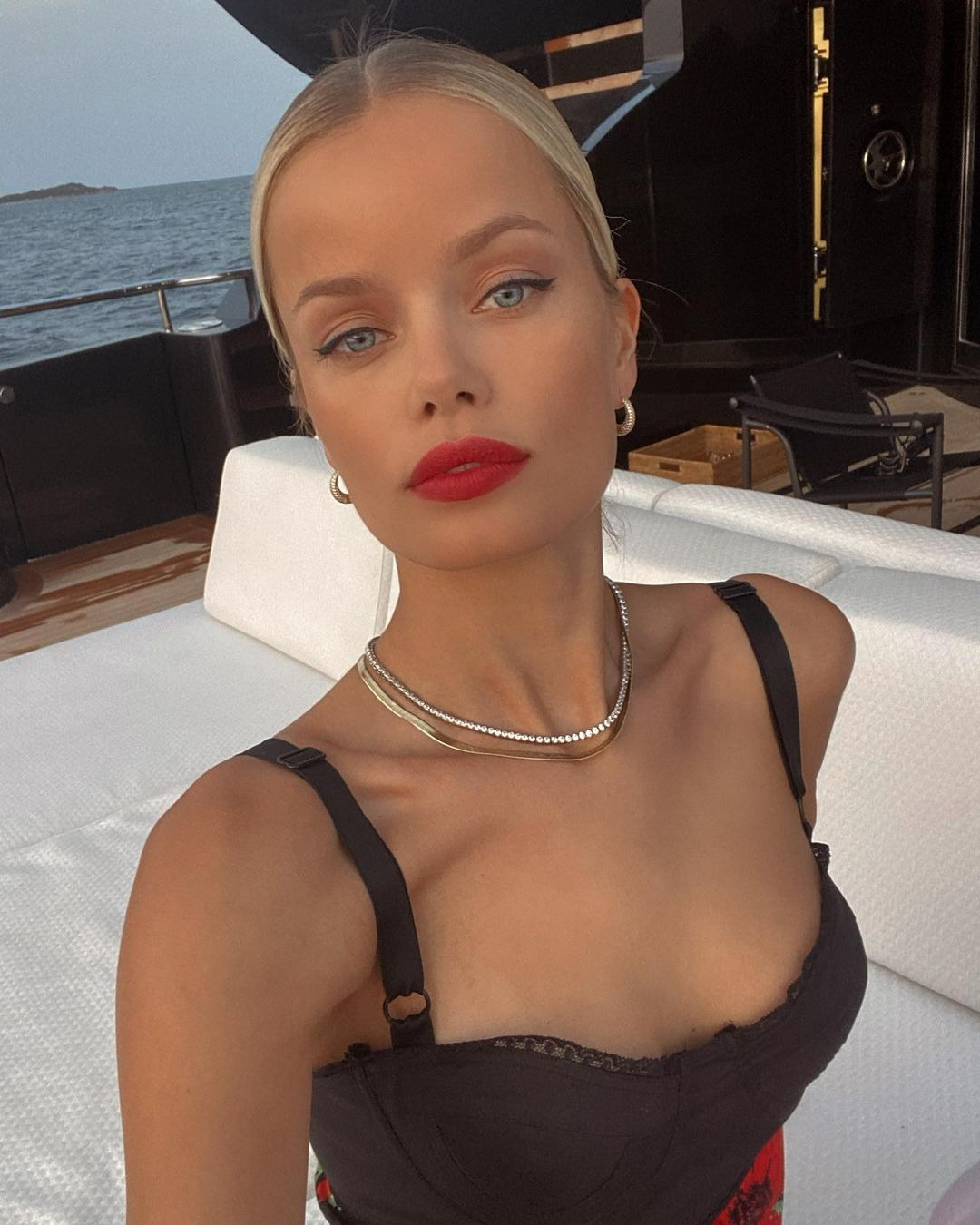 Jennie Kim'den Josephine Skriver'a Haftanın Güzellik Instagramları