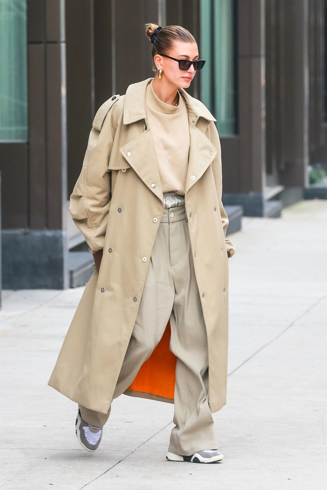 Hailey Bieber'ın Oversize Yaklaşımı