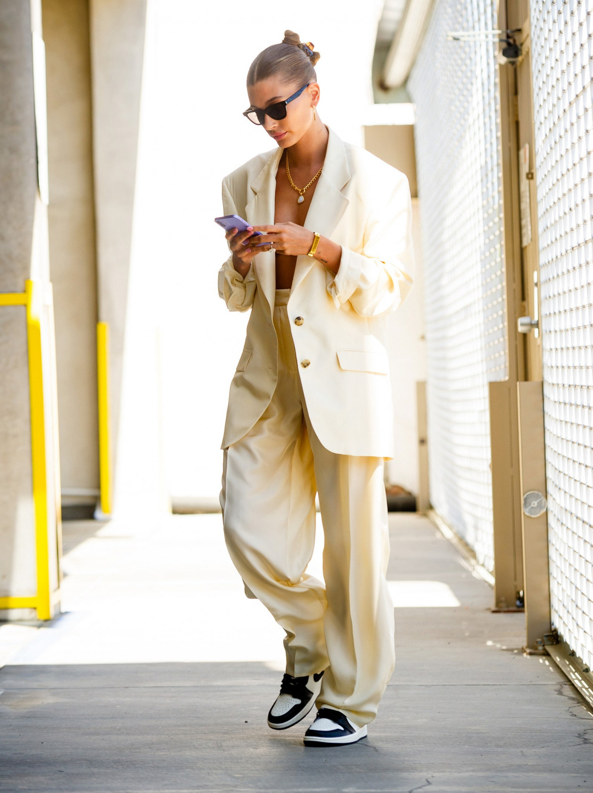 Hailey Bieber'ın Oversize Yaklaşımı
