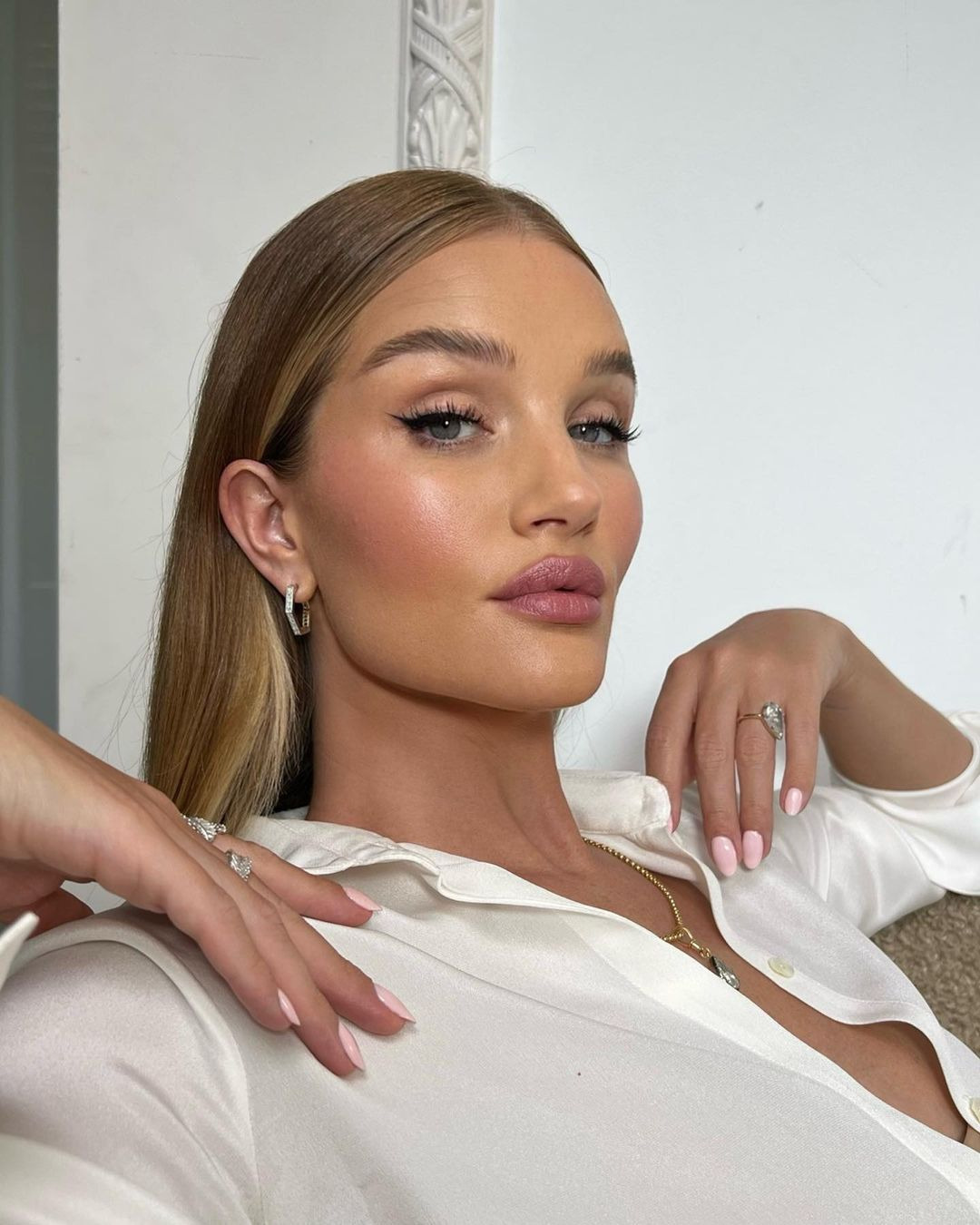 Rosie Huntington-Whiteley'den Caroline Daur'a Haftanın Güzellik Instagram'ları