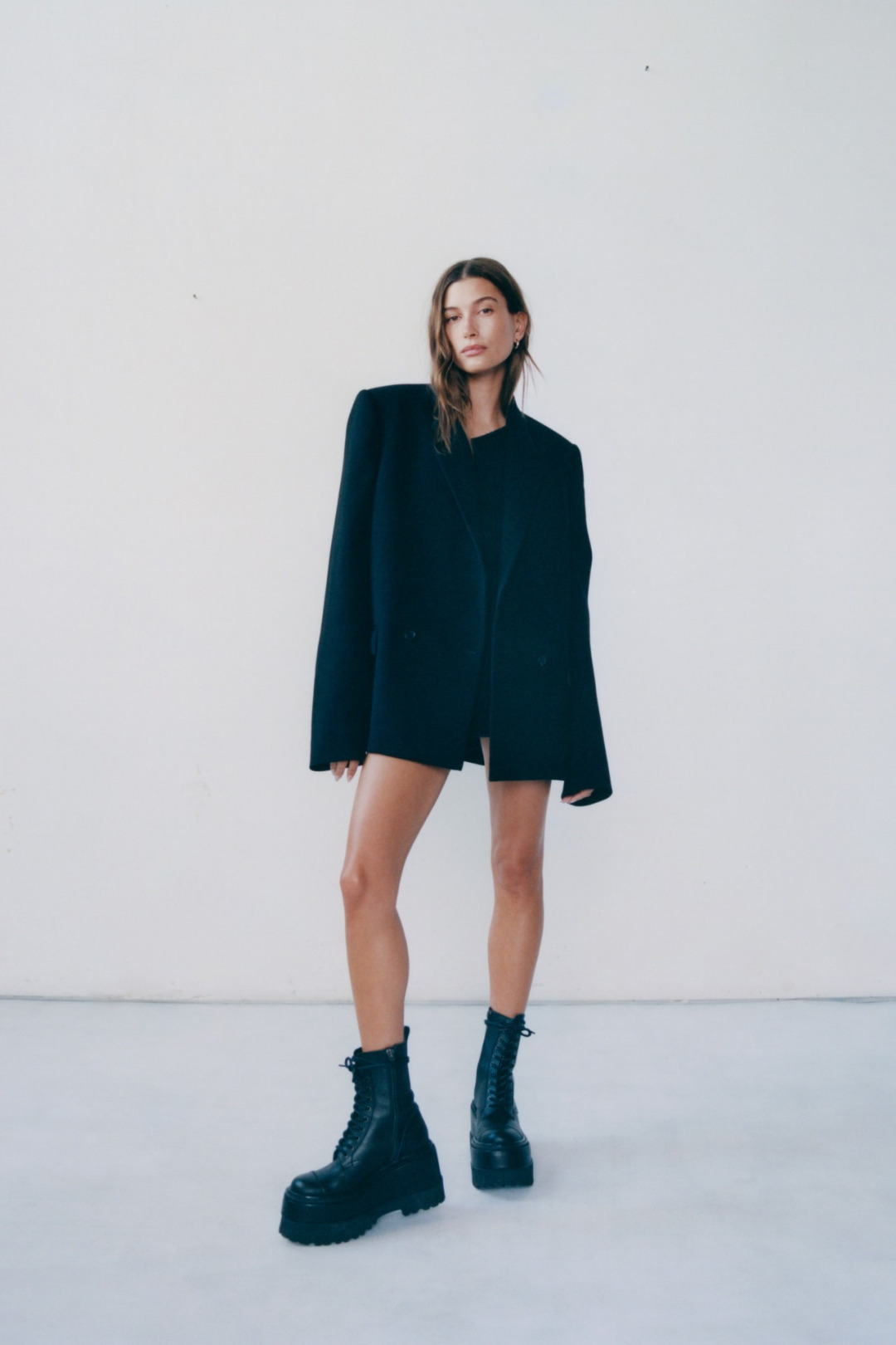 Wardrobe.NYC ve Hailey Bieber Bir Araya Geliyor