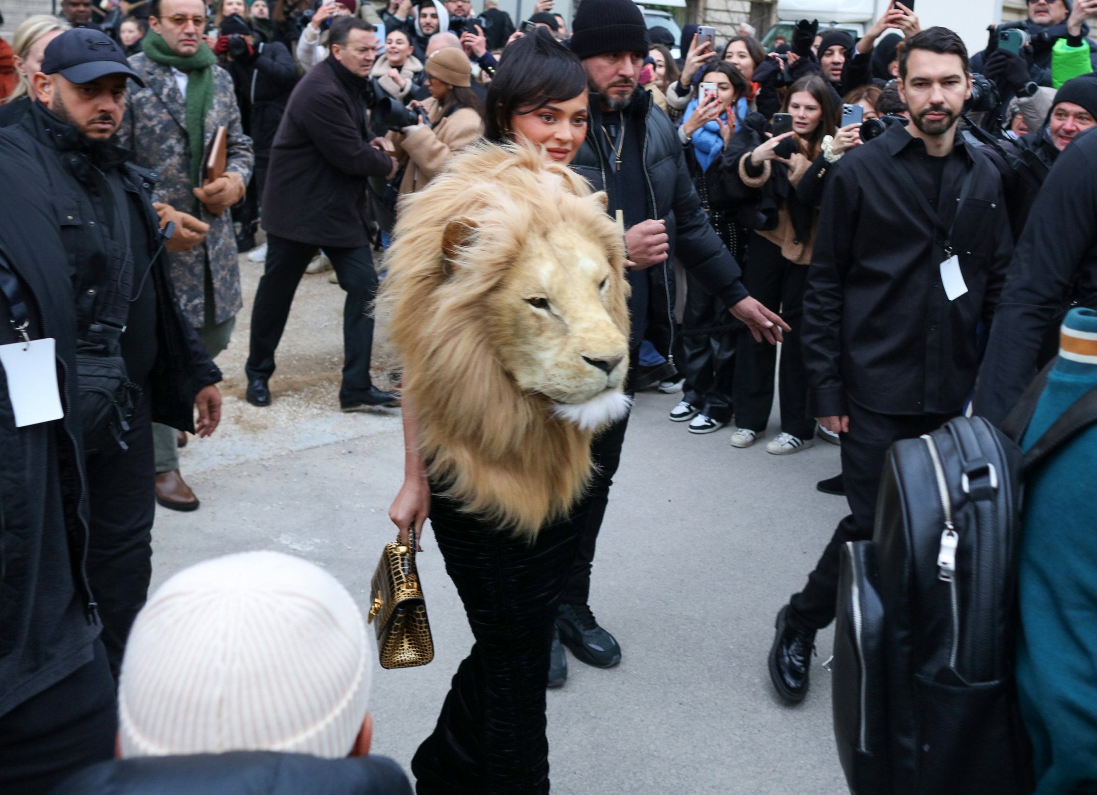 Sokak Stili: 2023 İlkbahar/Yaz Paris Haute Couture Moda Haftası