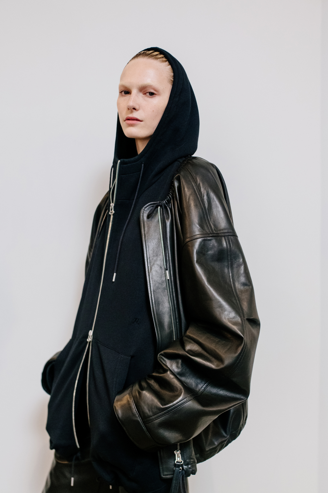 Helmut Lang 2024 İlkbahar/Yaz - Fotoğraf: Hunter Abrams