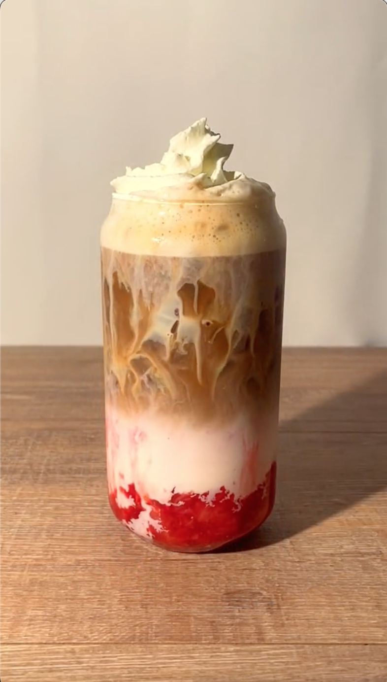 Yazın Favori İçeceğini TikTok Belirledi: Çilekli Buzlu Latte