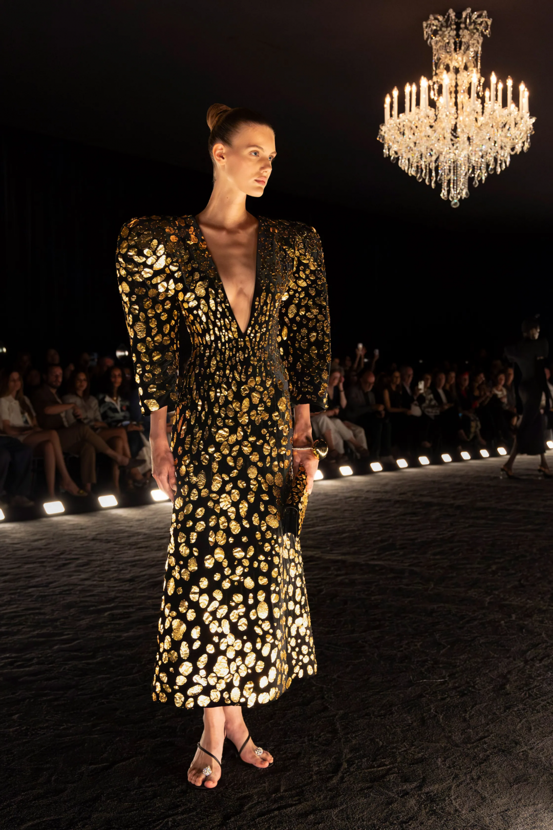 Schiaparelli 2024-25 Sonbahar/Kış Haute Couture