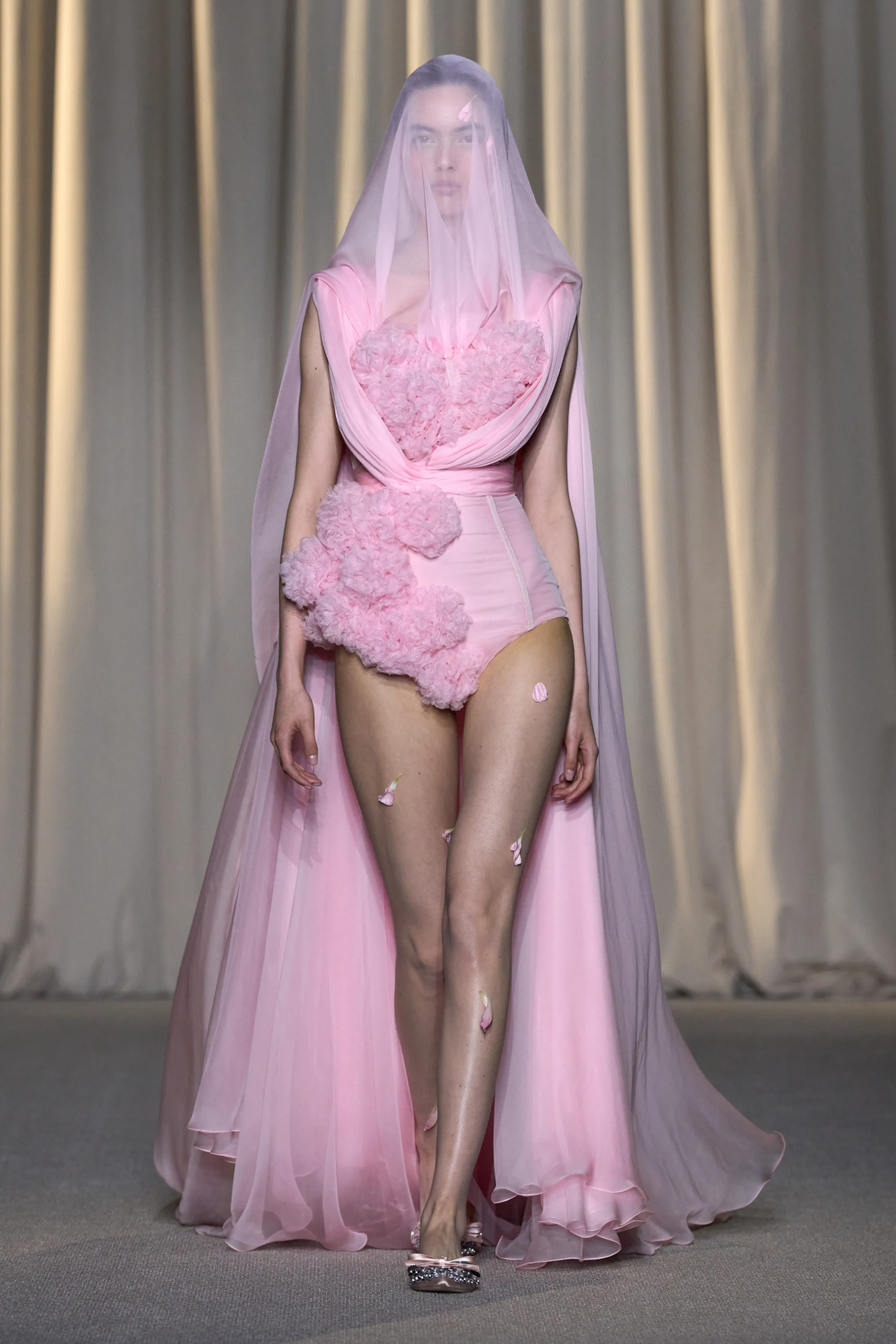 Giambattista Valli 2024-25 Sonbahar/Kış Haute Couture