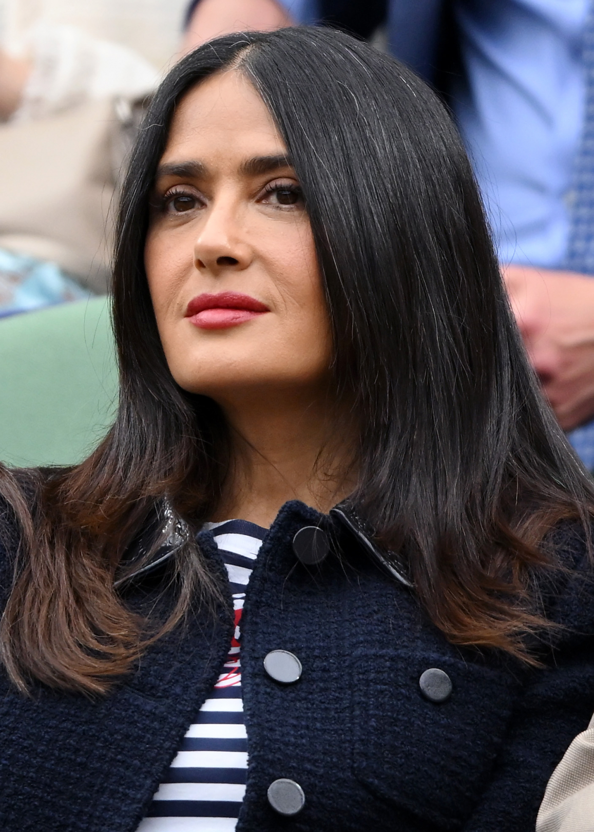 Salma Hayek, Gri Saçlarıyla Harika Görünüyor