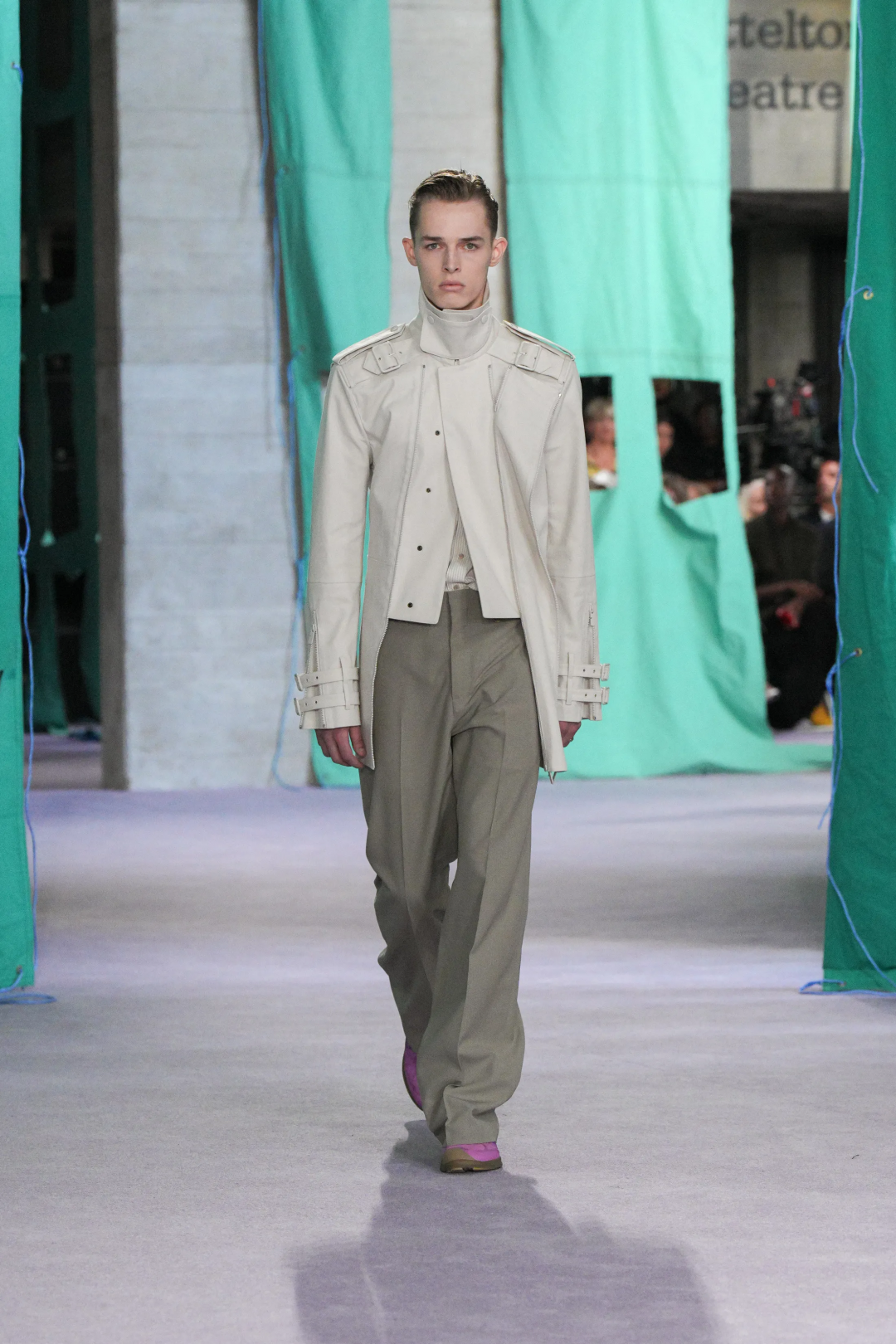 Burberry 2025 İlkbahar/Yaz