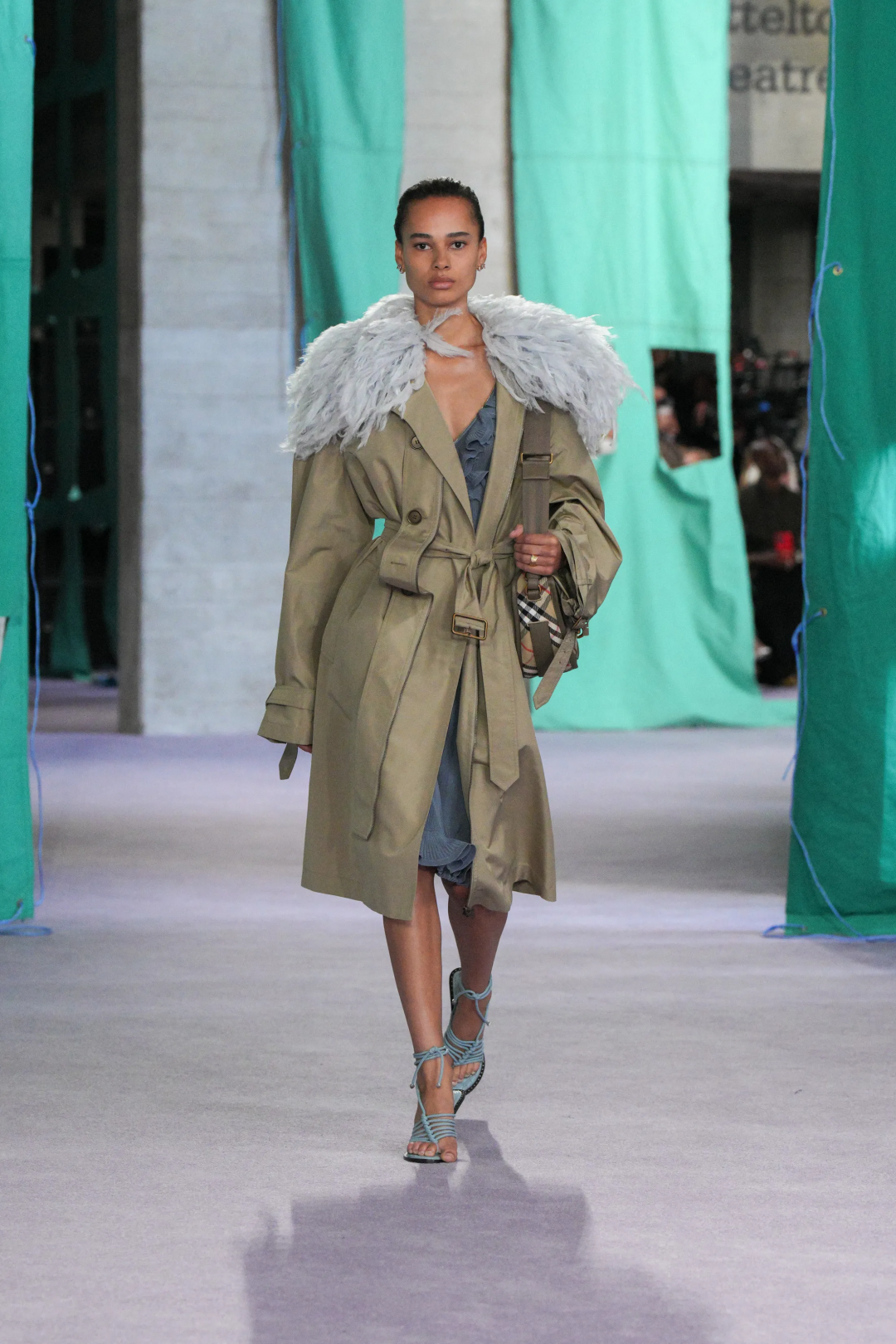 Burberry 2025 İlkbahar/Yaz