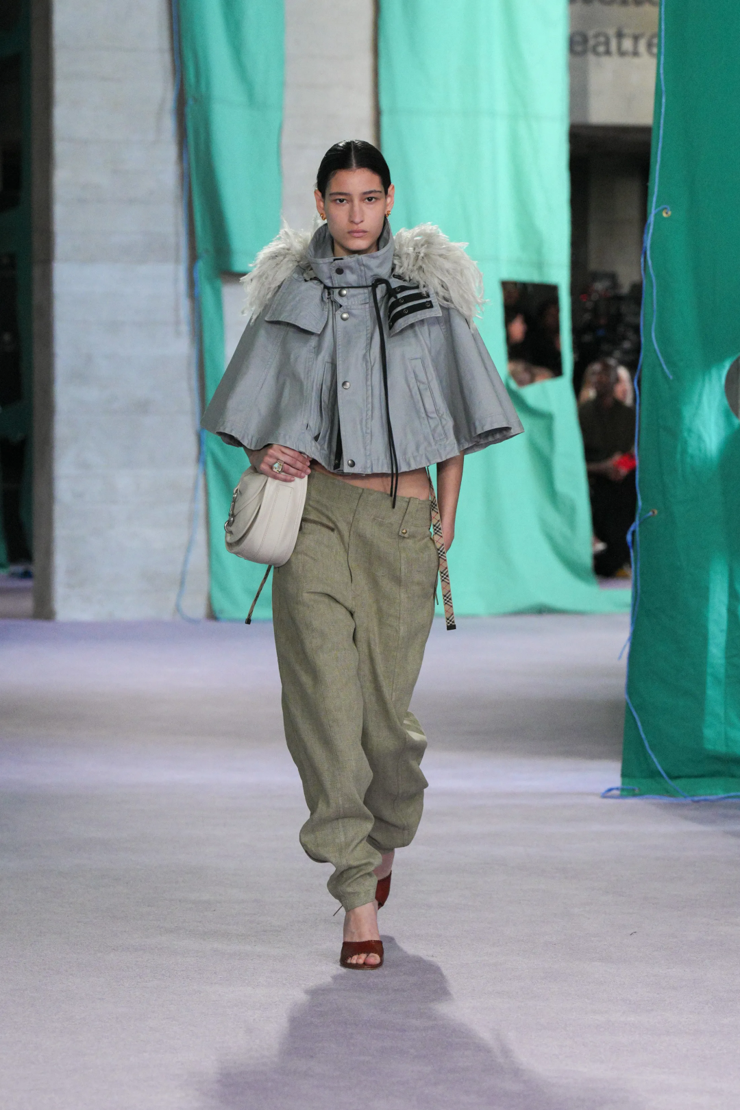 Burberry 2025 İlkbahar/Yaz