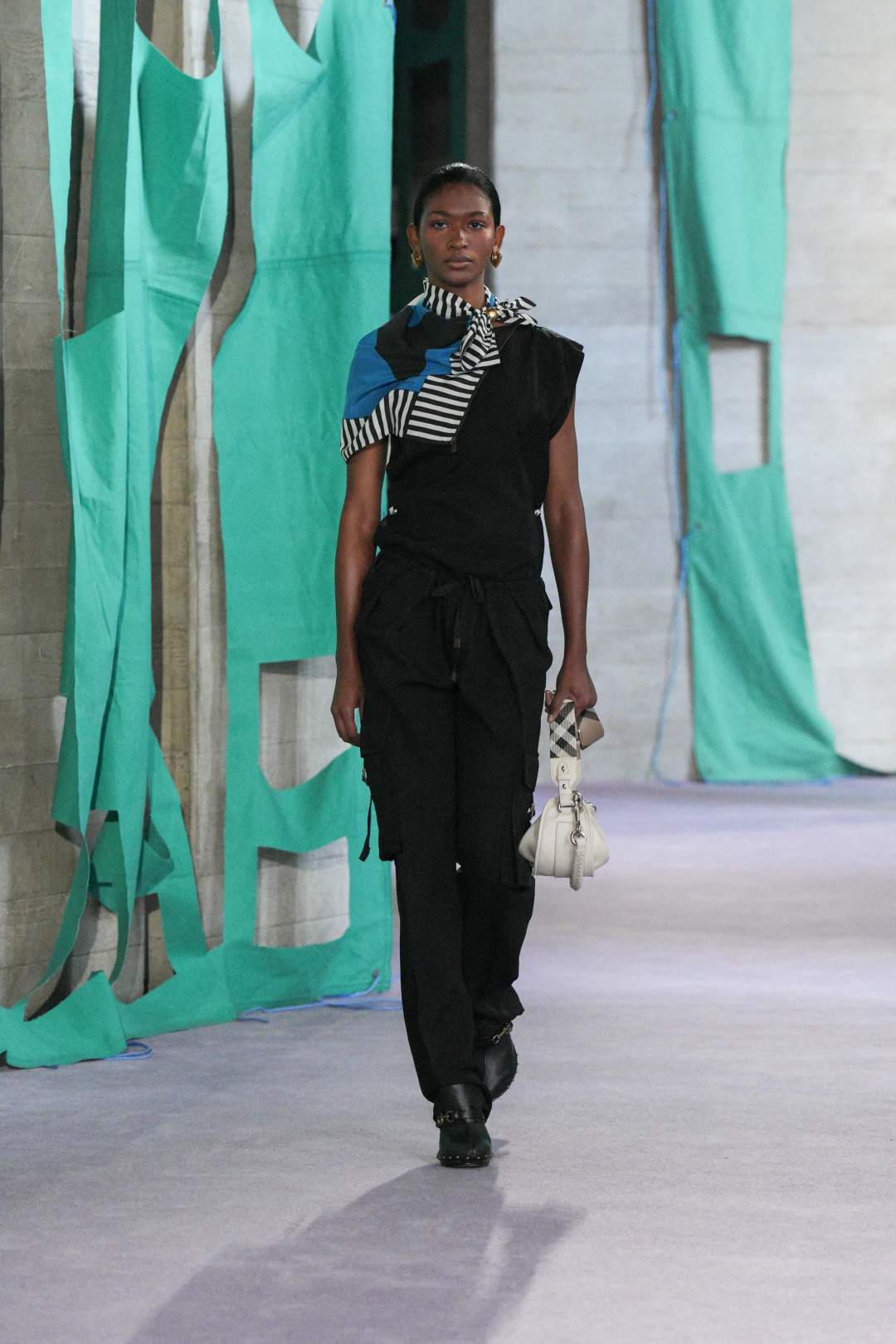 Burberry 2025 İlkbahar/Yaz