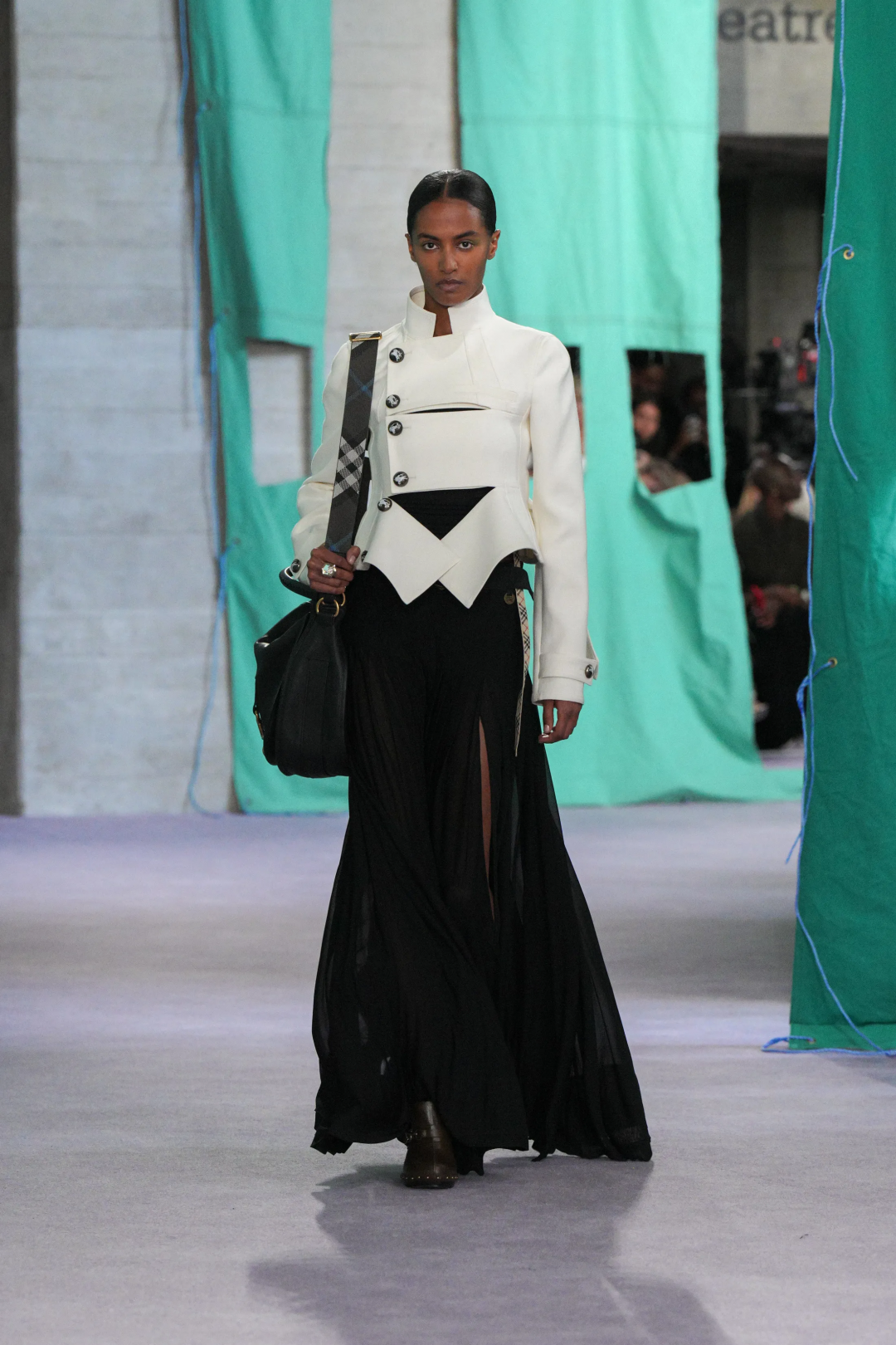 Burberry 2025 İlkbahar/Yaz